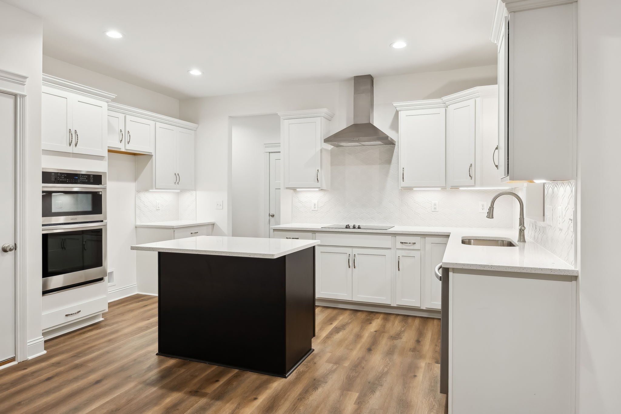 Clarksville, Tennessee, 37043, United States, 4 Bedrooms Bedrooms, ,4 BathroomsBathrooms,Residential,For Sale,2005810