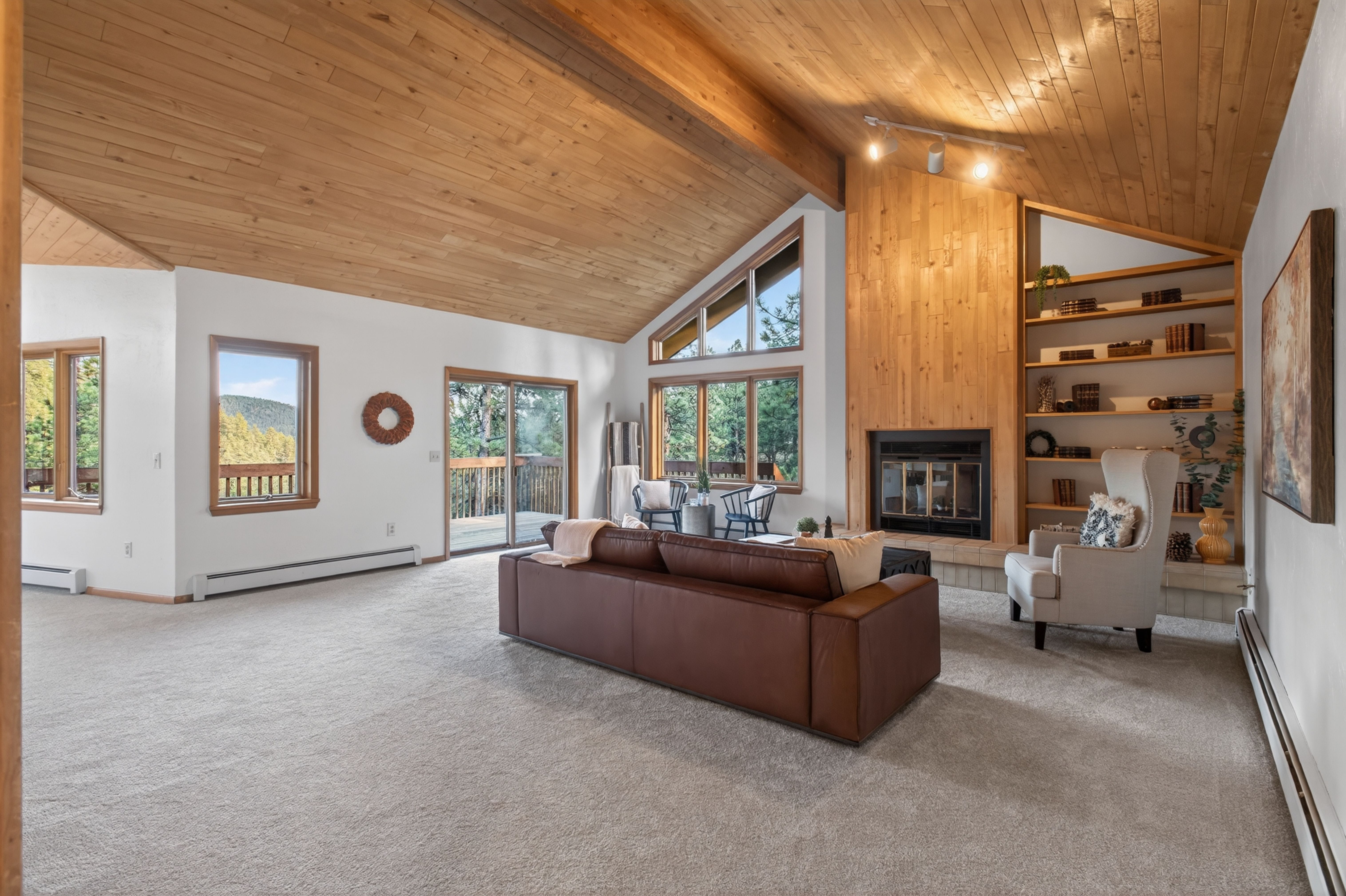  Ranch-style Custom Home on 1.16 Acre Sunny and Treed Lot in Genesee - 物件實景