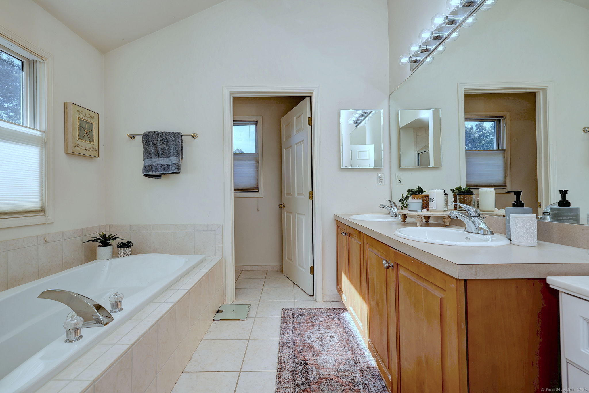 Milford, Connecticut, 06461, United States, 4 Bedrooms Bedrooms, ,3 BathroomsBathrooms,Residential,For Sale,1926096