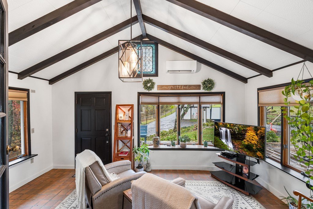 Brasstown, North Carolina, 28902, United States, 3 Bedrooms Bedrooms, ,3 BathroomsBathrooms,Residential,For Sale,1986118