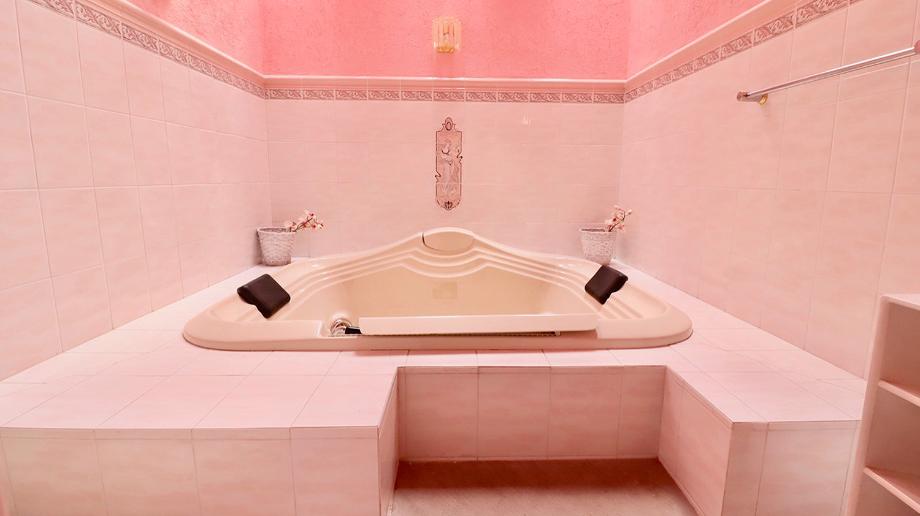 Cumbres de Morelia, Morelia, Michoacán de Ocampo, 58278, Mexico, 5 Bedrooms Bedrooms, ,4 BathroomsBathrooms,Residential,For Sale,Cumbres de Morelia,1615409