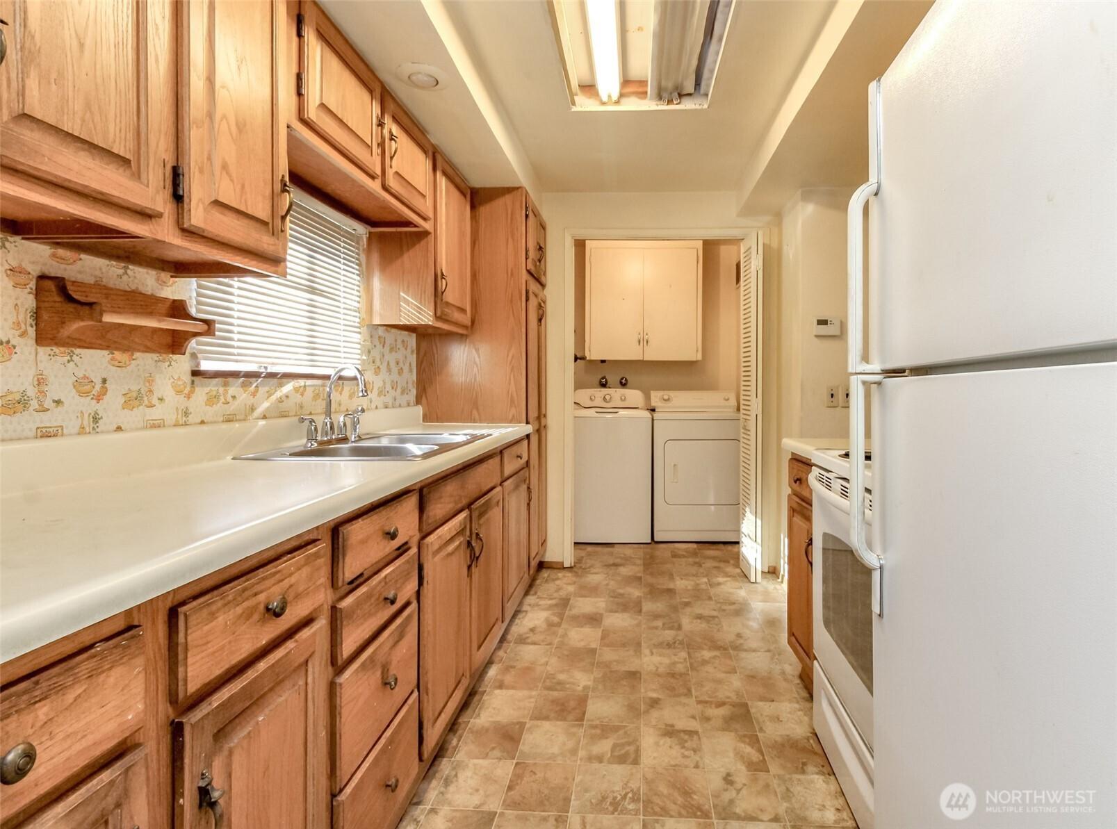 SEATTLE, Washington, 98146, United States, 3 Bedrooms Bedrooms, ,2 BathroomsBathrooms,Residential,For Sale,1969203