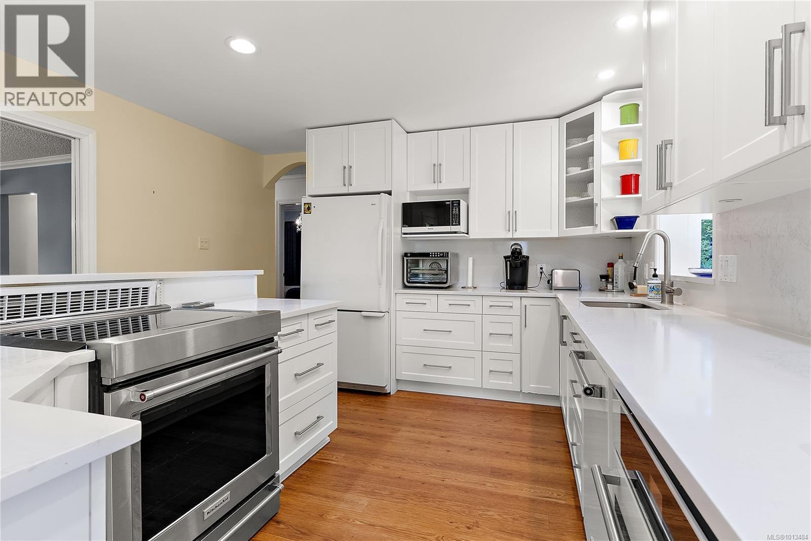 NORTH SAANICH, British Columbia, V8L 5J4, CA, 5 Bedrooms Bedrooms, ,3 BathroomsBathrooms,Residential,For Sale,1949643