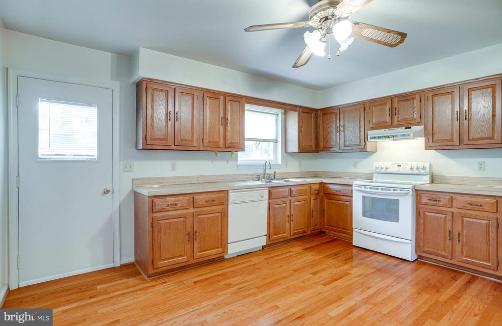 Warrenton, Virginia, 20187, United States, 3 Bedrooms Bedrooms, ,3 BathroomsBathrooms,Residential,For Sale,2049291
