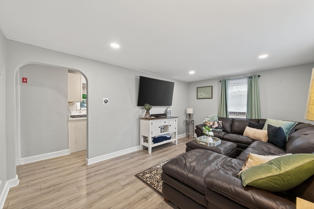 Dracut, Massachusetts, 01826, United States, 4 Bedrooms Bedrooms, ,2 BathroomsBathrooms,Residential,For Sale,1937209