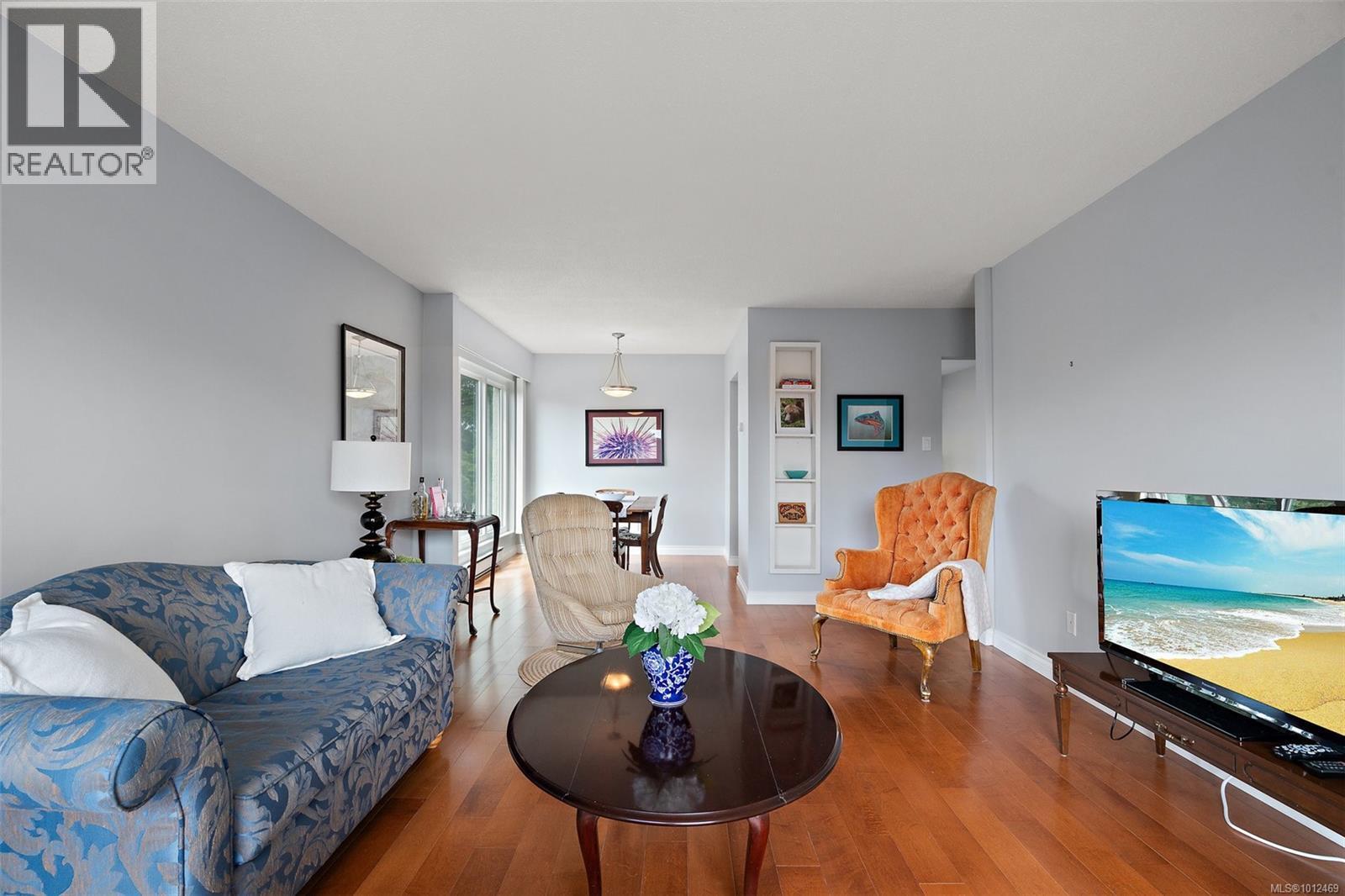 VICTORIA, British Columbia, V8V 2X5, CA, 2 Bedrooms Bedrooms, ,1 BathroomBathrooms,Residential,For Sale,1950619
