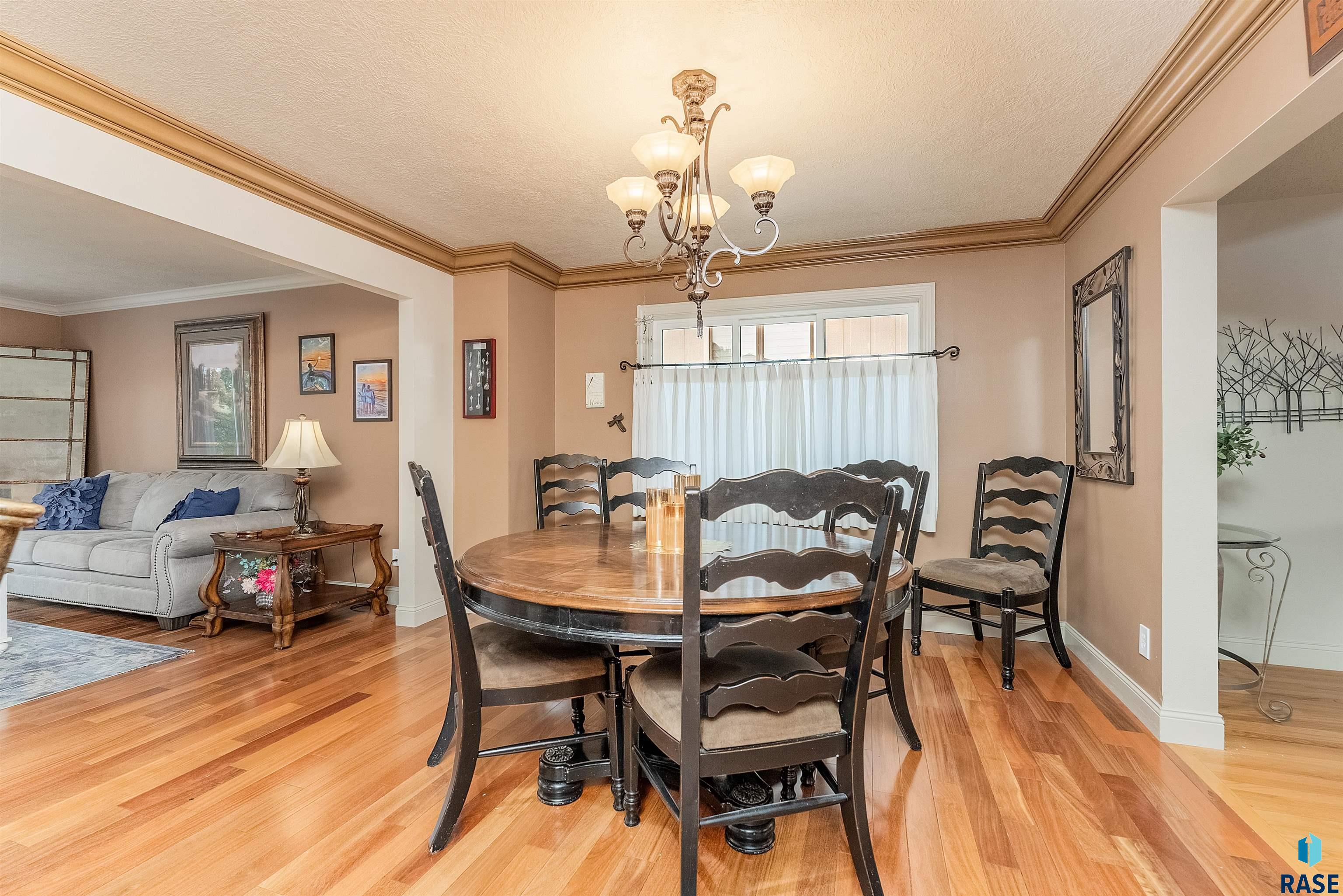 Sioux Falls, South Dakota, 57105, United States, 3 Bedrooms Bedrooms, ,2 BathroomsBathrooms,Residential,For Sale,1926722