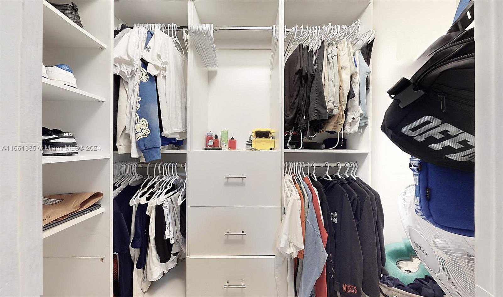 Miami, Florida, 33175, United States, 5 Bedrooms Bedrooms, ,4 BathroomsBathrooms,Residential,For Sale,1978992