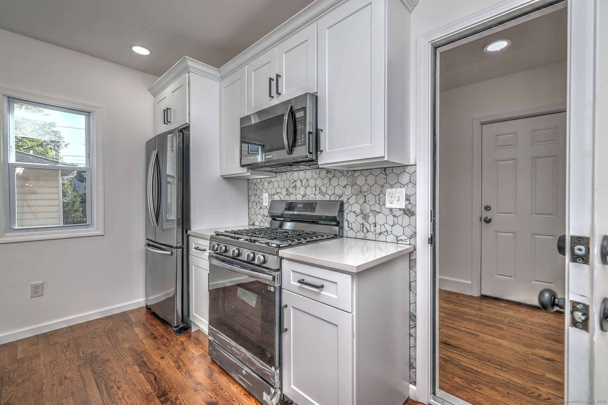 Hamden, Connecticut, 06514, United States, 8 Bedrooms Bedrooms, ,3 BathroomsBathrooms,Residential,For Sale,1940598