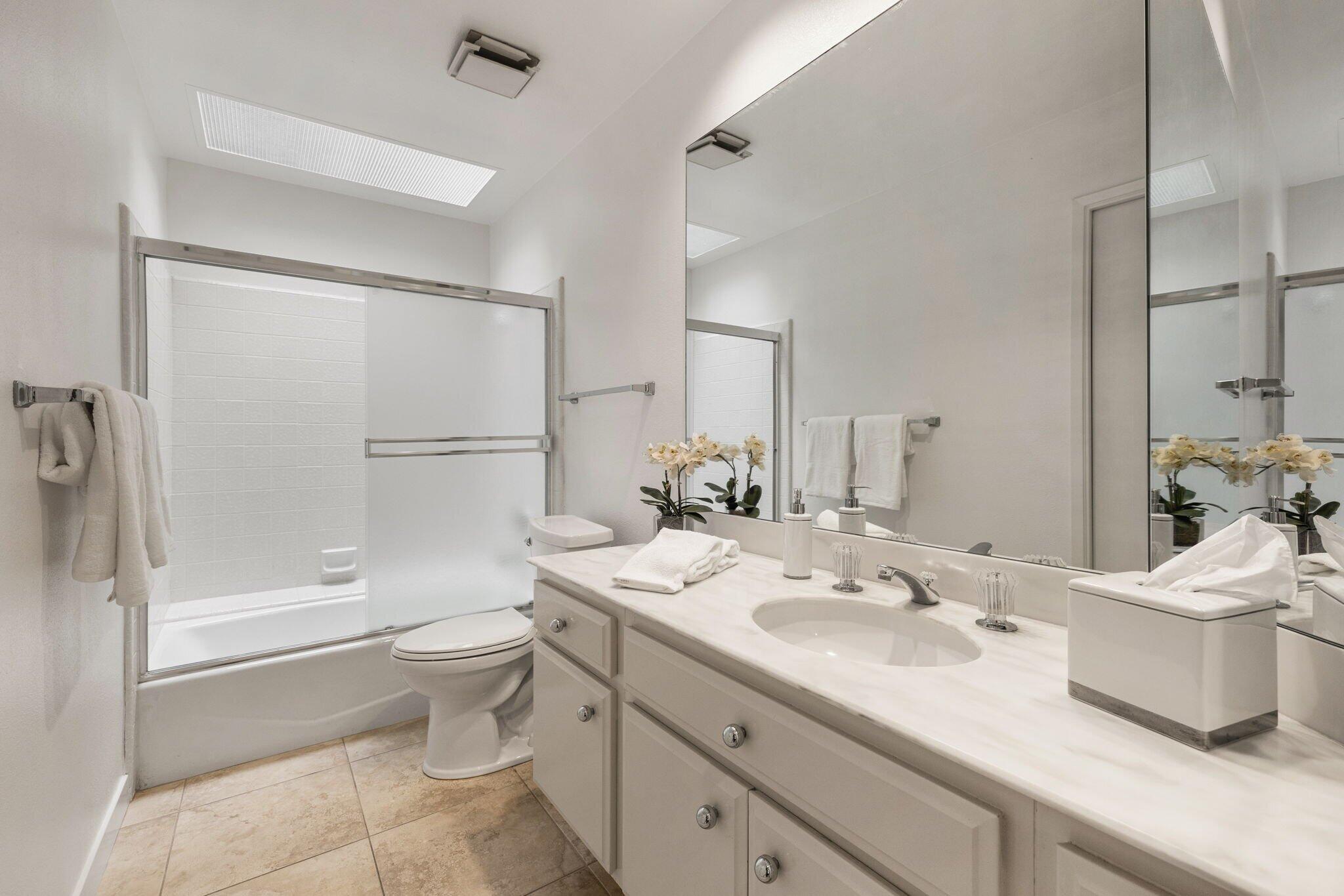 Palm Desert, California, 92260, United States, 2 Bedrooms Bedrooms, ,2 BathroomsBathrooms,Residential,For Sale,1987957