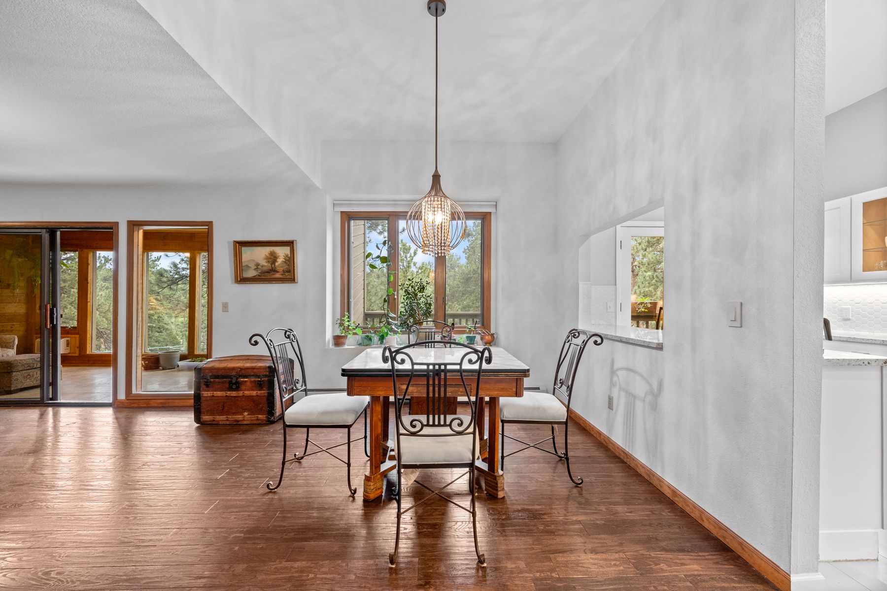  Evergreen Timbervale Retreat: Walk to Downtown, Sunrooms & Mountain View Meadow - 物件實景