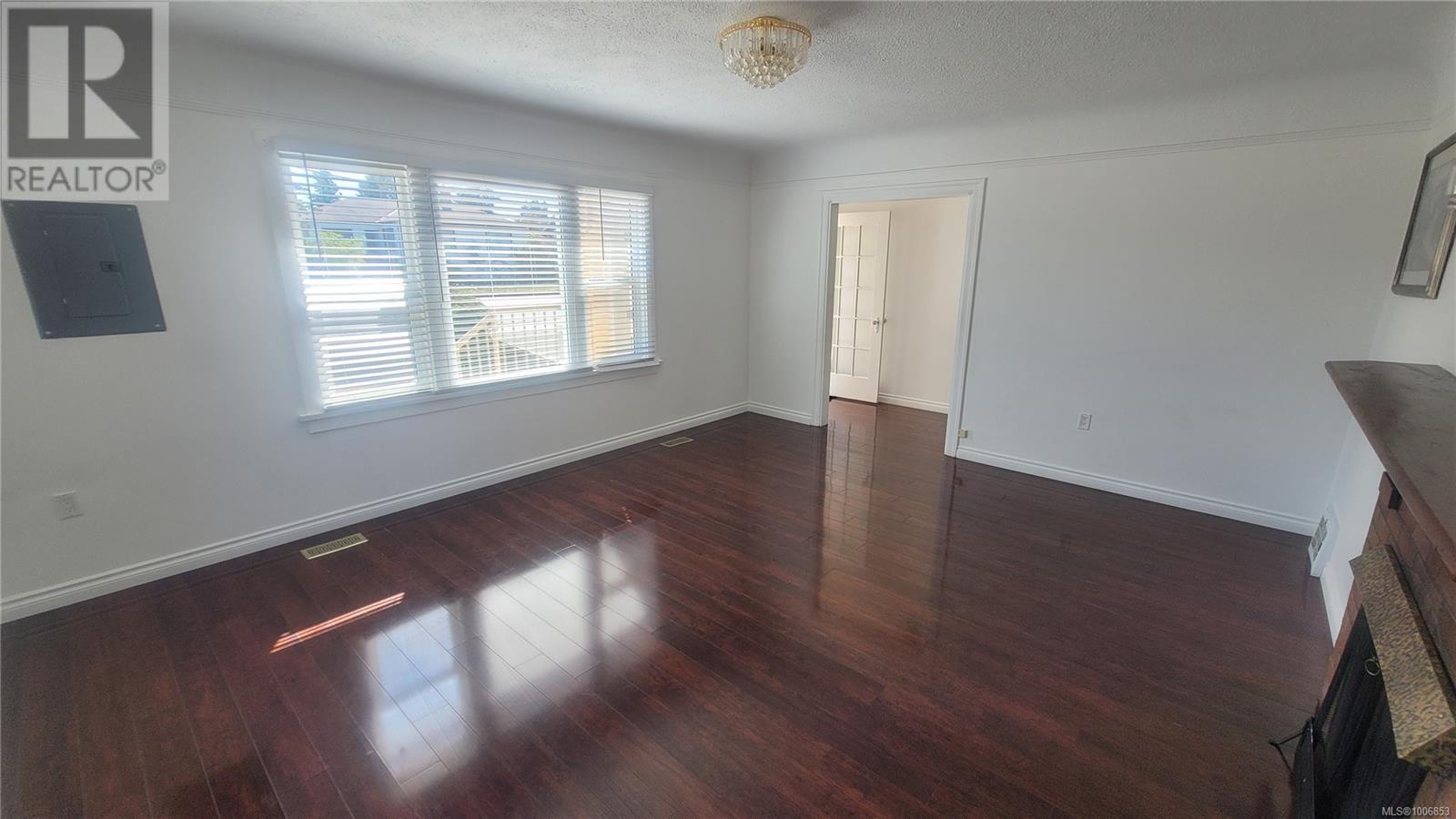 SAANICH, British Columbia, V9A 1B8, CA, 5 Bedrooms Bedrooms, ,2 BathroomsBathrooms,Residential,For Sale,1951080