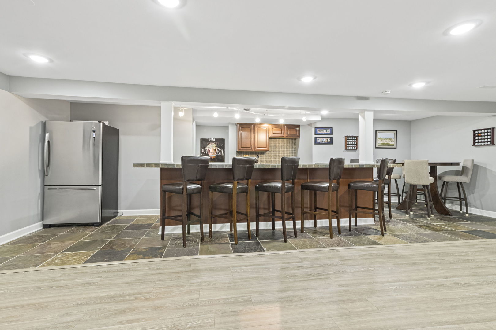 Shorewood, Illinois, 60404, United States, 4 Bedrooms Bedrooms, ,6 BathroomsBathrooms,Residential,For Sale,1933443