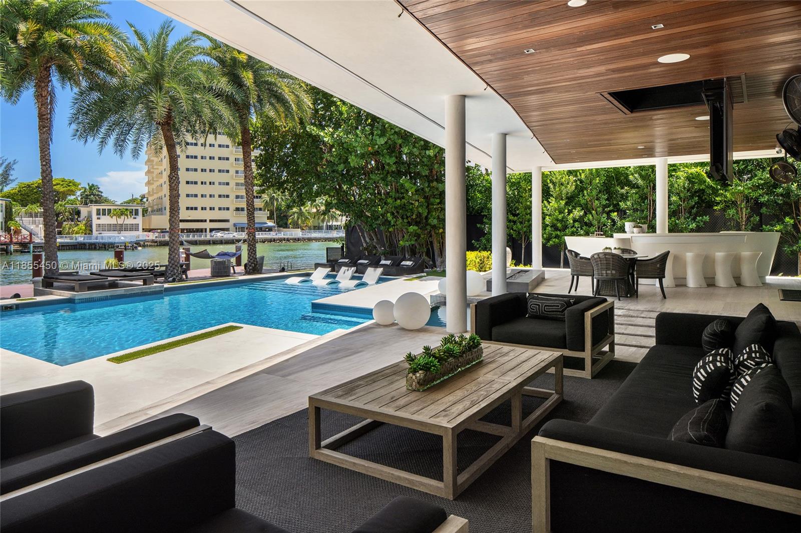 Miami Beach, Florida, 33140, United States, 5 Bedrooms Bedrooms, ,8 BathroomsBathrooms,Residential,For Sale,1918042