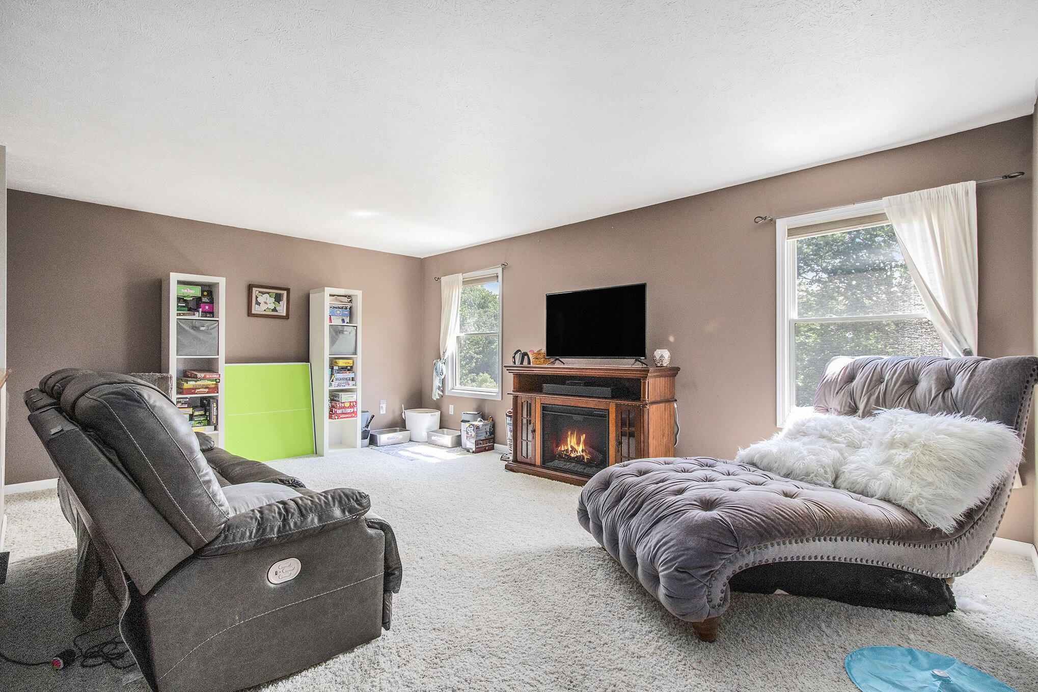 Edwardsburg, Michigan, 49112, United States, 6 Bedrooms Bedrooms, ,4 BathroomsBathrooms,Residential,For Sale,1940260