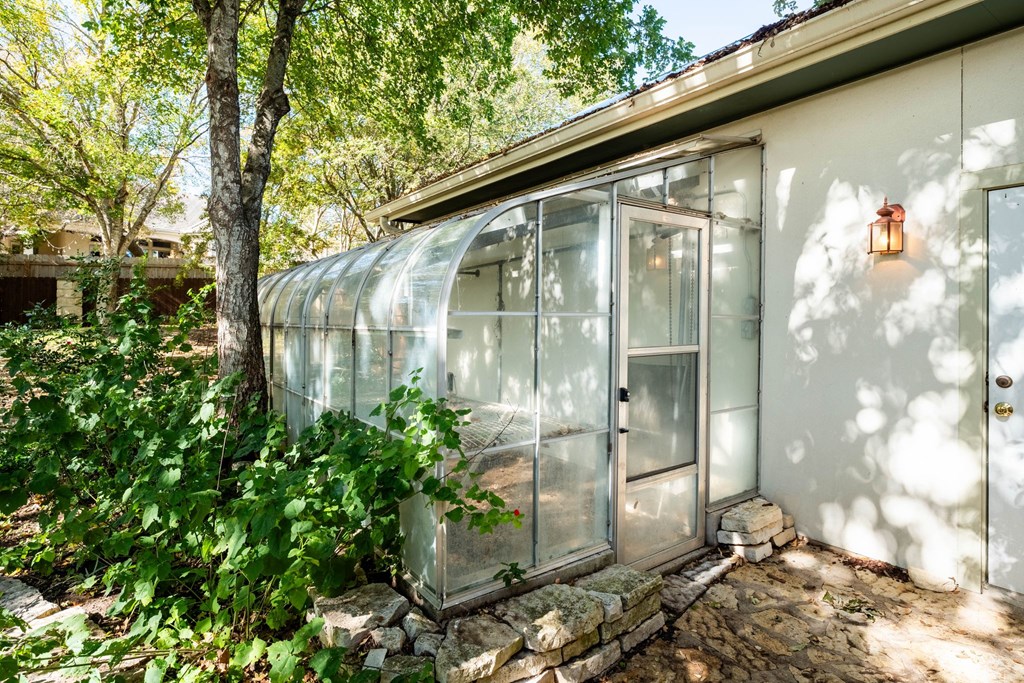 Kerrville, Texas, 78028, United States, 3 Bedrooms Bedrooms, ,5 BathroomsBathrooms,Residential,For Sale,2002478