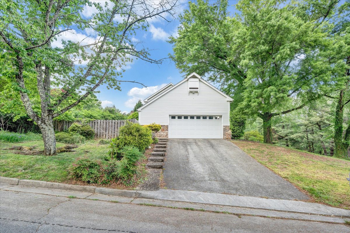 Roanoke, Virginia, 24015, United States, 5 Bedrooms Bedrooms, ,3 BathroomsBathrooms,Residential,For Sale,2043623