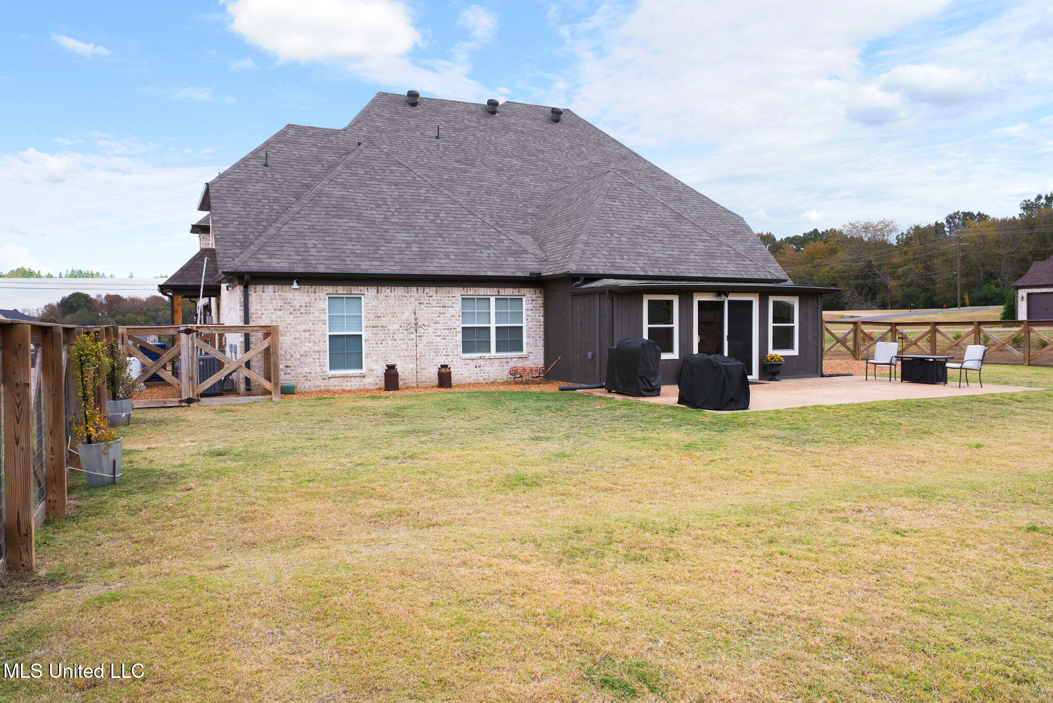 Hernando, Mississippi, 38632, United States, 5 Bedrooms Bedrooms, ,3 BathroomsBathrooms,Residential,For Sale,1991187