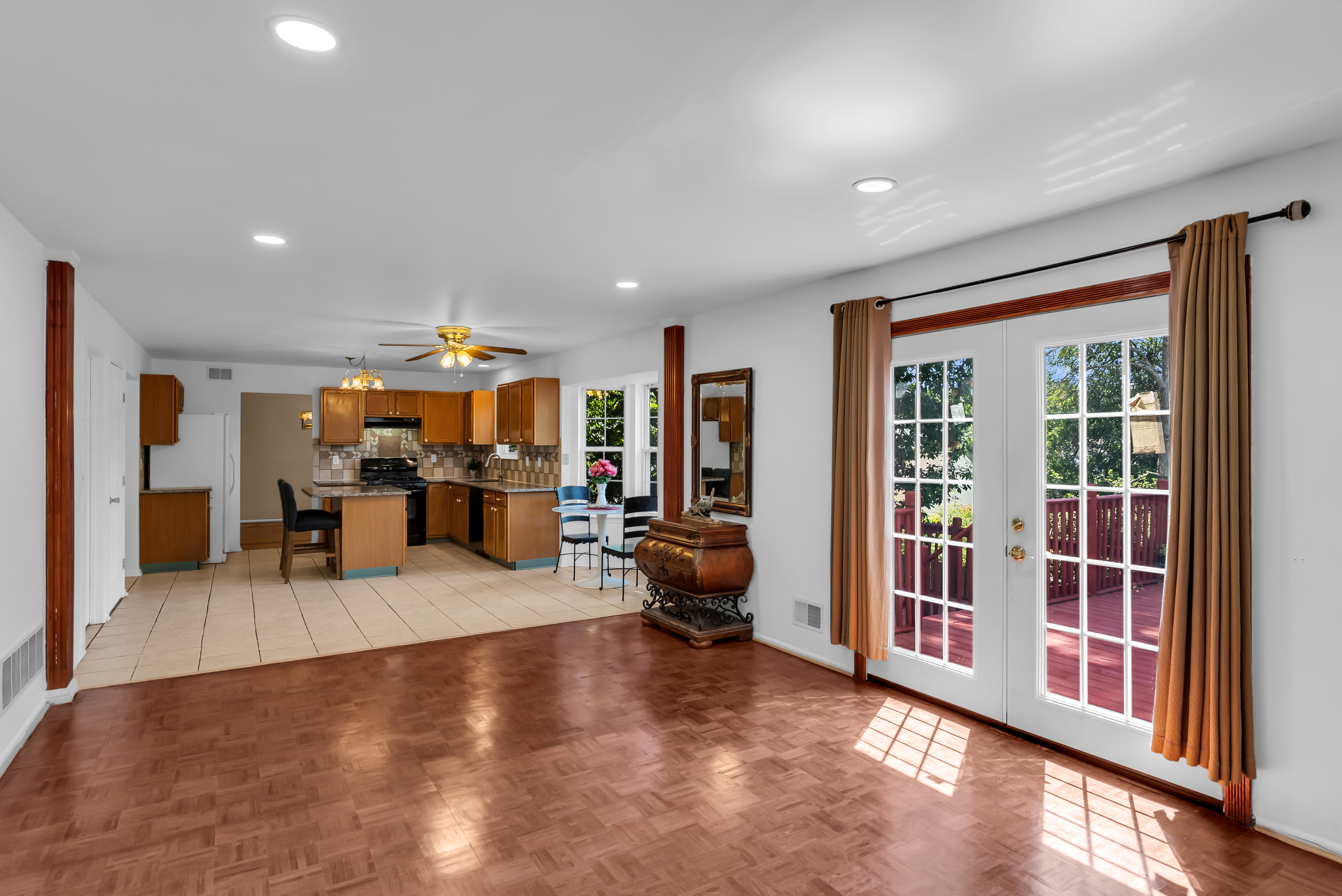  Woodland Hills Colonial Opportunity - 物件實景