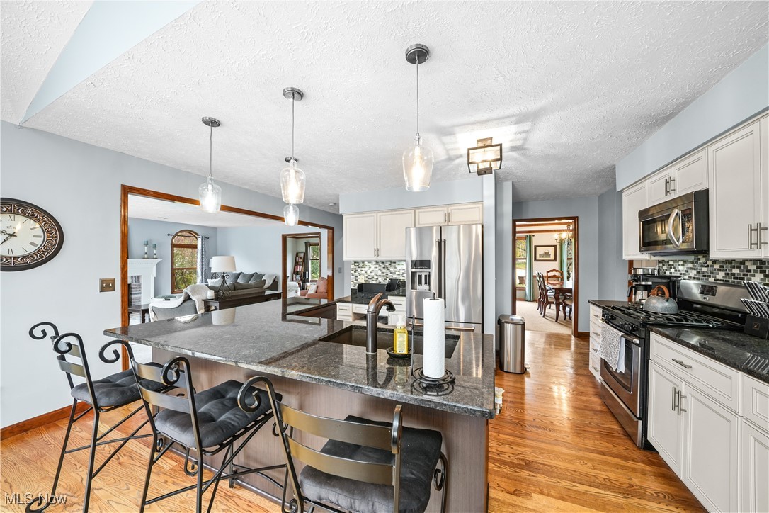 Aurora, Ohio, 44202, United States, 4 Bedrooms Bedrooms, ,4 BathroomsBathrooms,Residential,For Sale,1987791