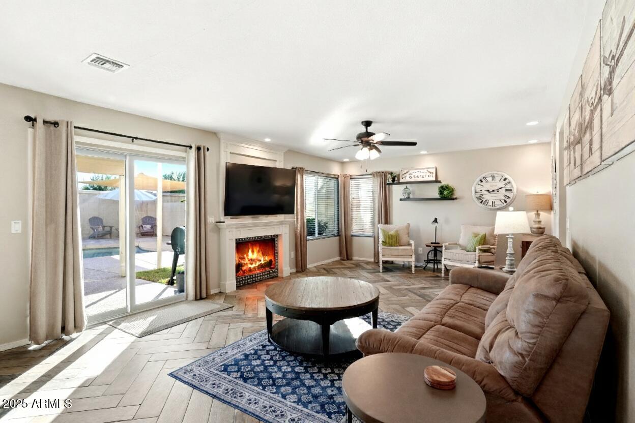 Gilbert, Arizona, 85234, United States, 4 Bedrooms Bedrooms, ,3 BathroomsBathrooms,Residential,For Sale,1997070