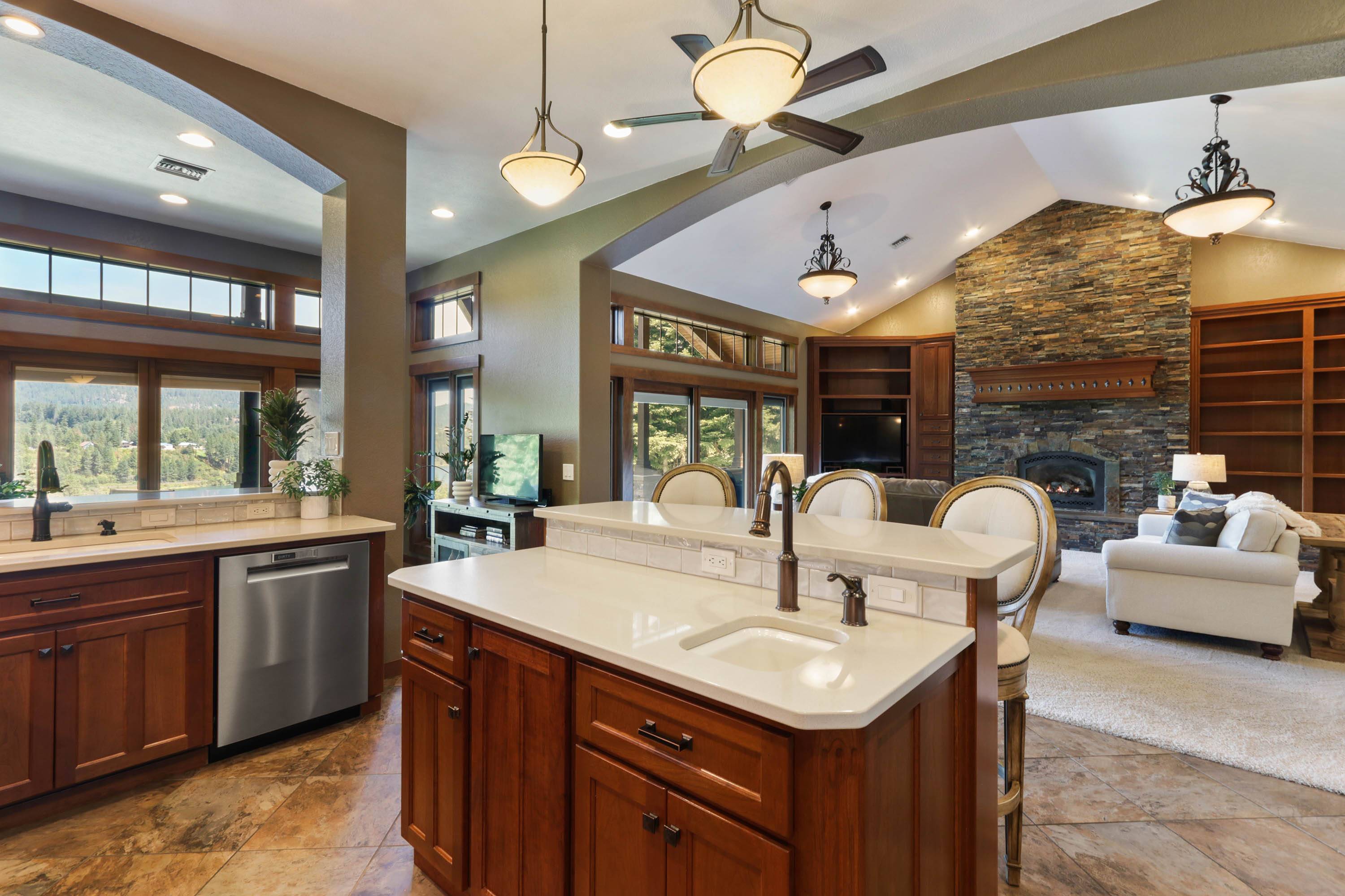 Priest River, Idaho, 83856, United States, 4 Bedrooms Bedrooms, ,5 BathroomsBathrooms,Residential,For Sale,1921614