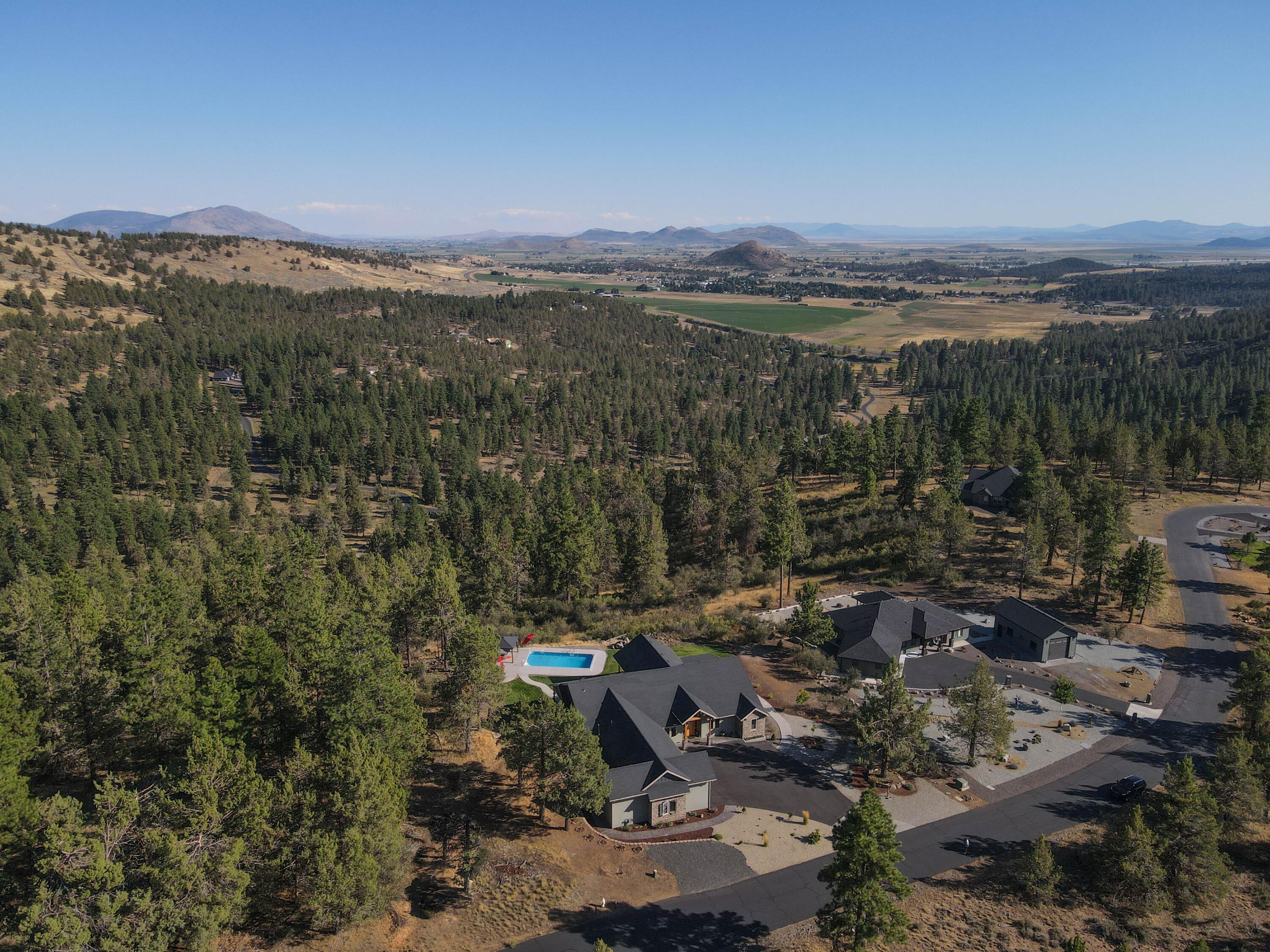 Klamath Falls, Oregon, 97601, United States, 3 Bedrooms Bedrooms, ,4 BathroomsBathrooms,Residential,For Sale,1940970