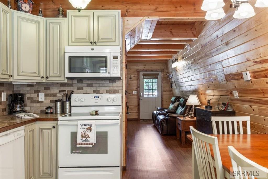 ISLAND PARK, Idaho, 83429, United States, 2 Bedrooms Bedrooms, ,2 BathroomsBathrooms,Residential,For Sale,1979028