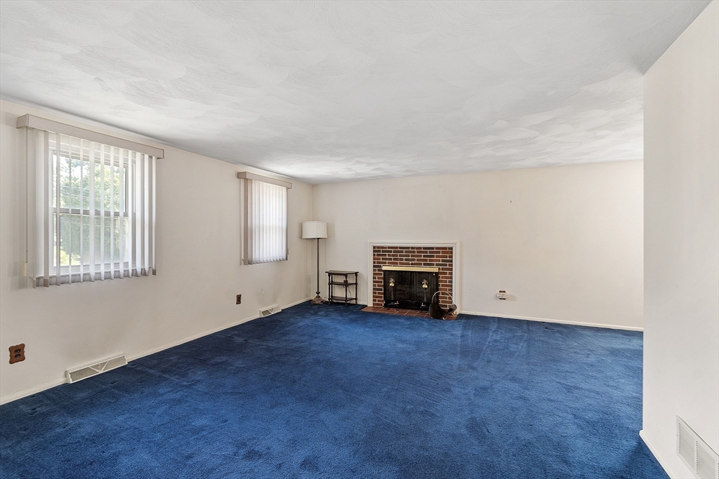 Peabody, Massachusetts, 01960, United States, 4 Bedrooms Bedrooms, ,2 BathroomsBathrooms,Residential,For Sale,1939511