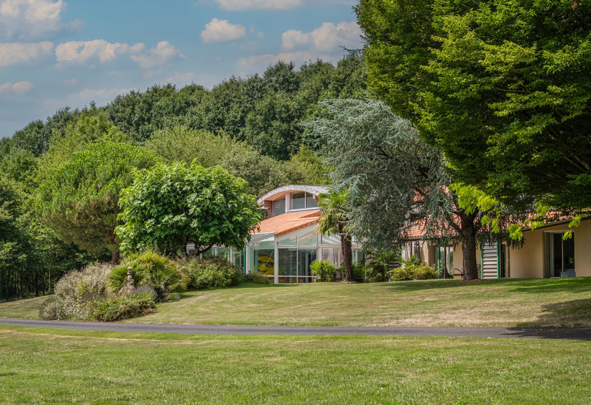 Bressuire, New Aquitaine, 79300, FR, 5 Bedrooms Bedrooms, ,6 BathroomsBathrooms,Residential,For Sale,1907709