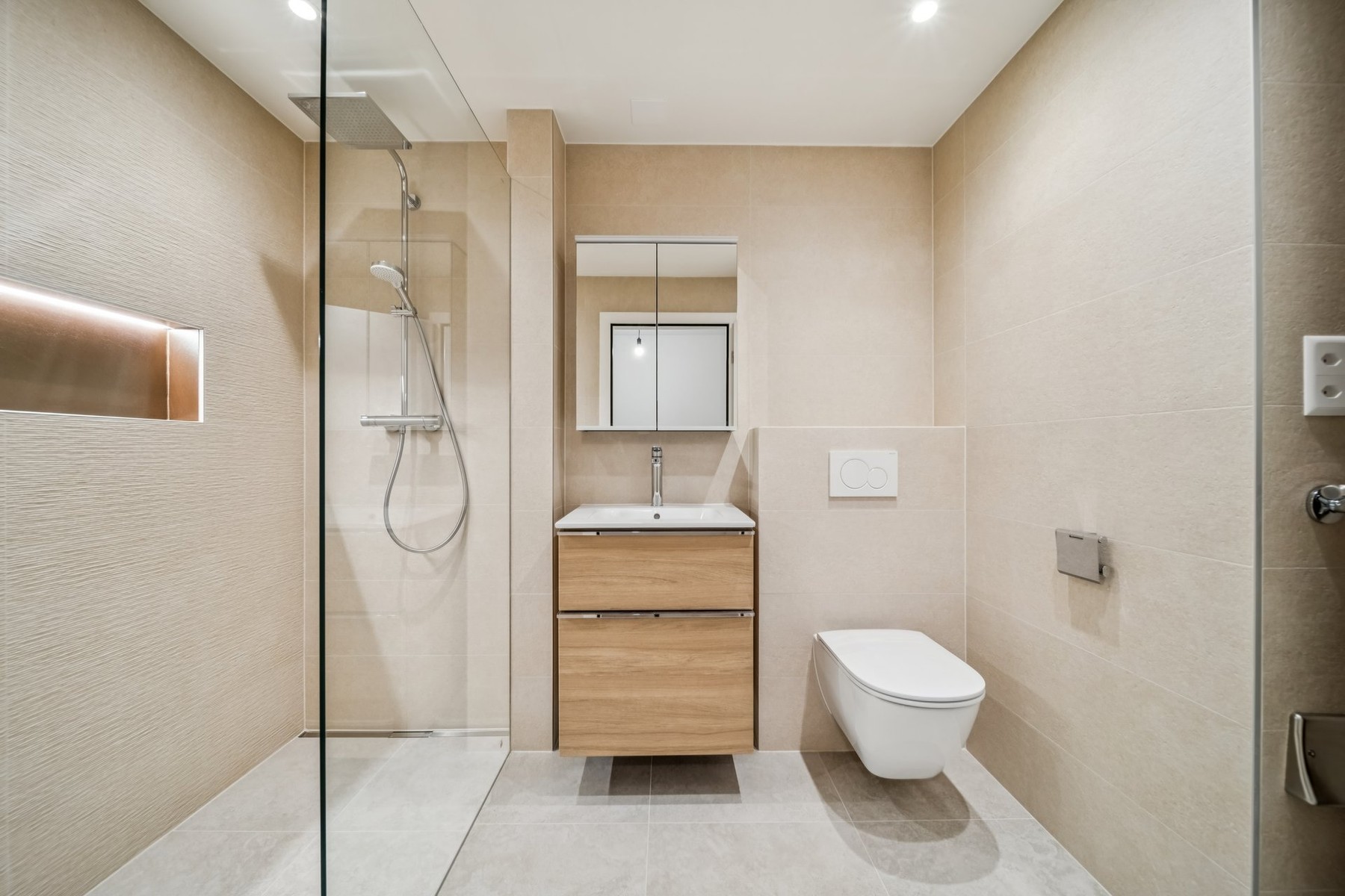  Ideal location - Fully renovated 4.5-room apartment - 物件實景