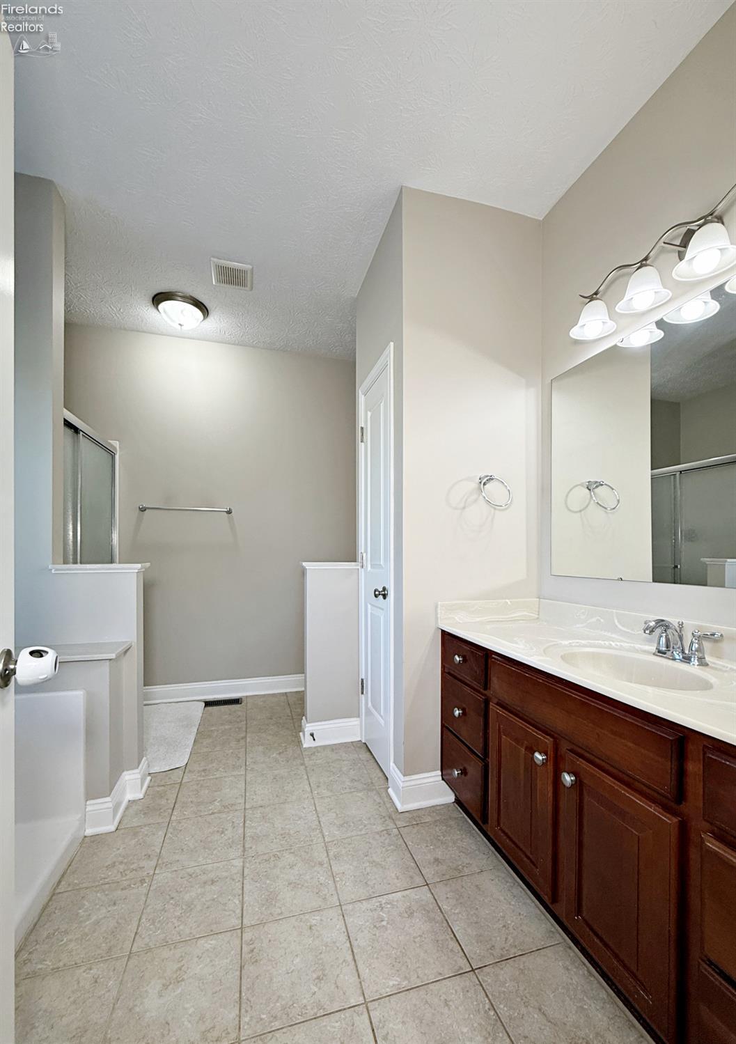 McComb, Ohio, 45858, United States, 4 Bedrooms Bedrooms, ,4 BathroomsBathrooms,Residential,For Sale,1978149