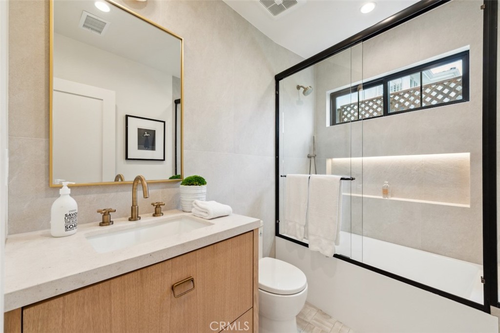 Sherman Oaks, California, 91423, United States, 4 Bedrooms Bedrooms, ,6 BathroomsBathrooms,Residential,For Sale,1960498