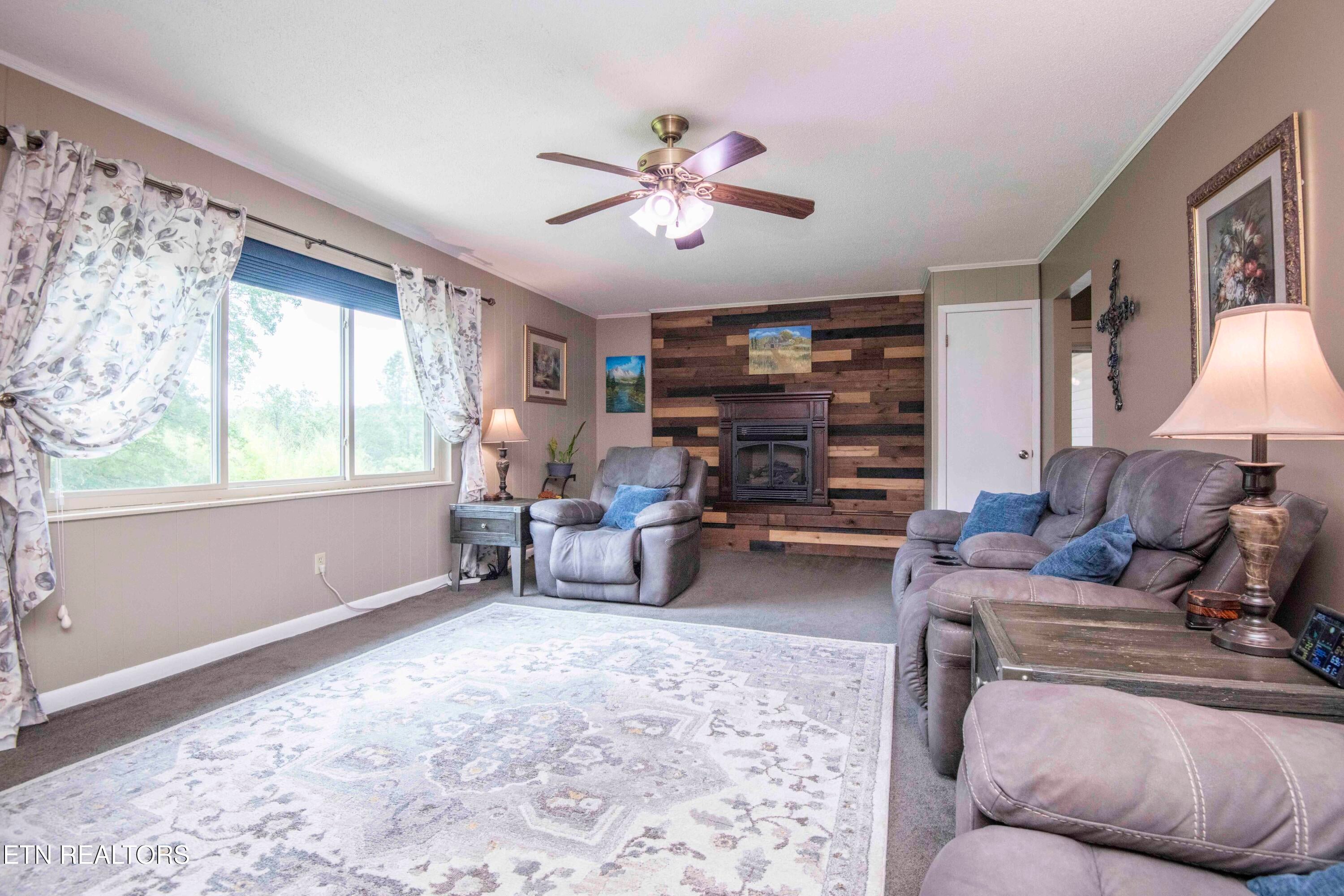 Kingston, Tennessee, 37763, United States, 3 Bedrooms Bedrooms, ,2 BathroomsBathrooms,Residential,For Sale,1882292
