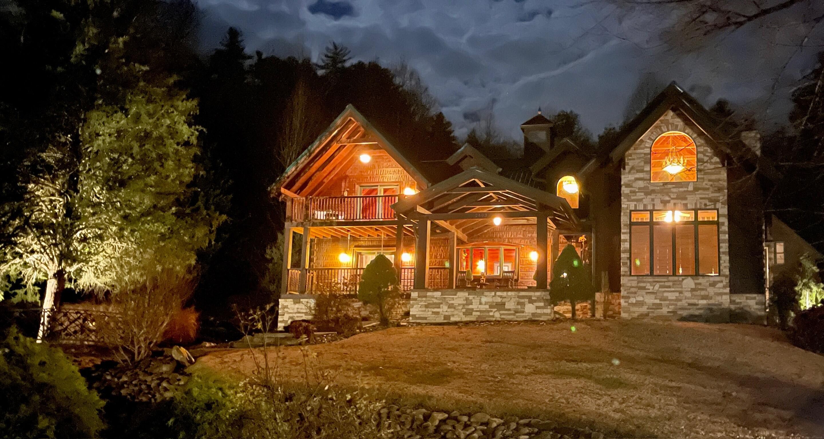 Sevierville, Tennessee, 37862, United States, 2 Bedrooms Bedrooms, ,4 BathroomsBathrooms,Residential,For Sale,1914070