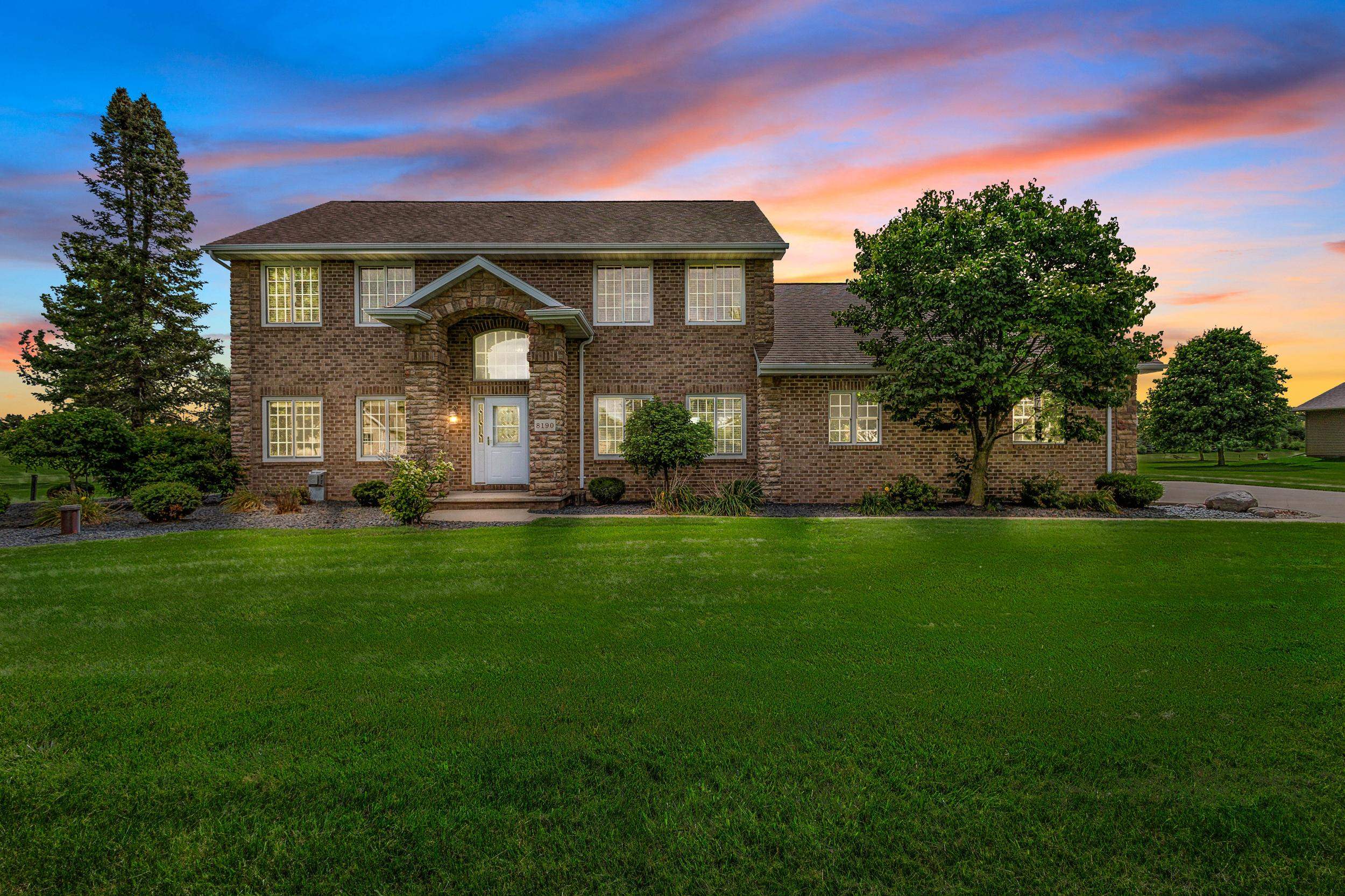 Neenah, Wisconsin, 54956, United States, 4 Bedrooms Bedrooms, ,4 BathroomsBathrooms,Residential,For Sale,1930712