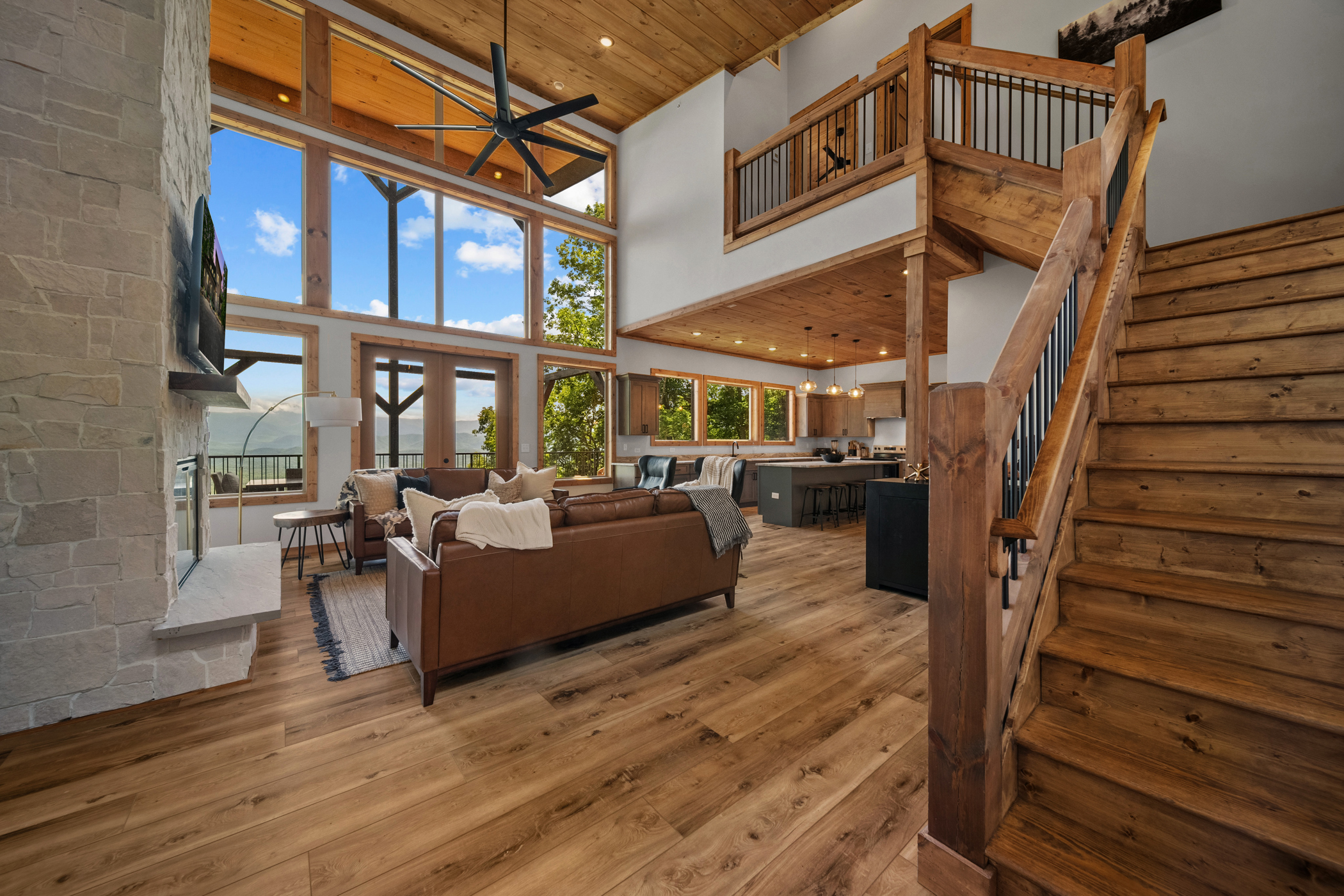 Sevierville, Tennessee, 37862, United States, 5 Bedrooms Bedrooms, ,6 BathroomsBathrooms,Residential,For Sale,1914652
