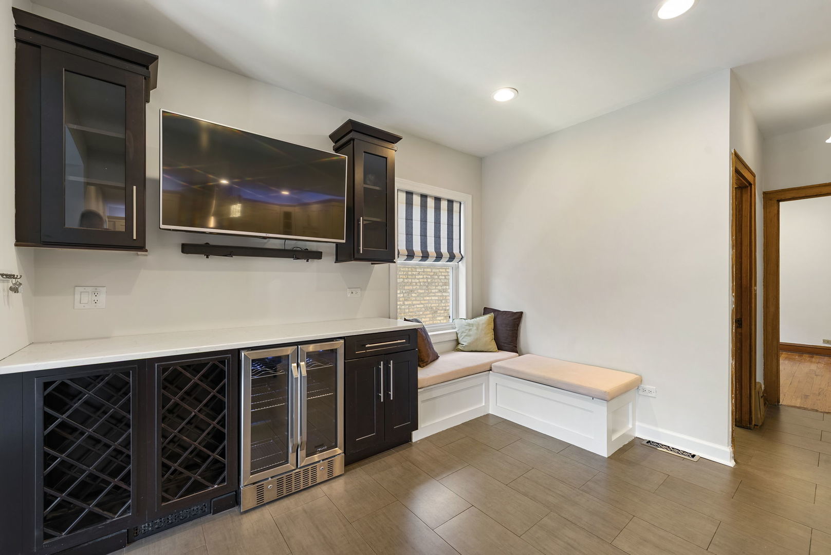Chicago, Illinois, 60641, United States, 4 Bedrooms Bedrooms, ,3 BathroomsBathrooms,Residential,For Sale,1940244