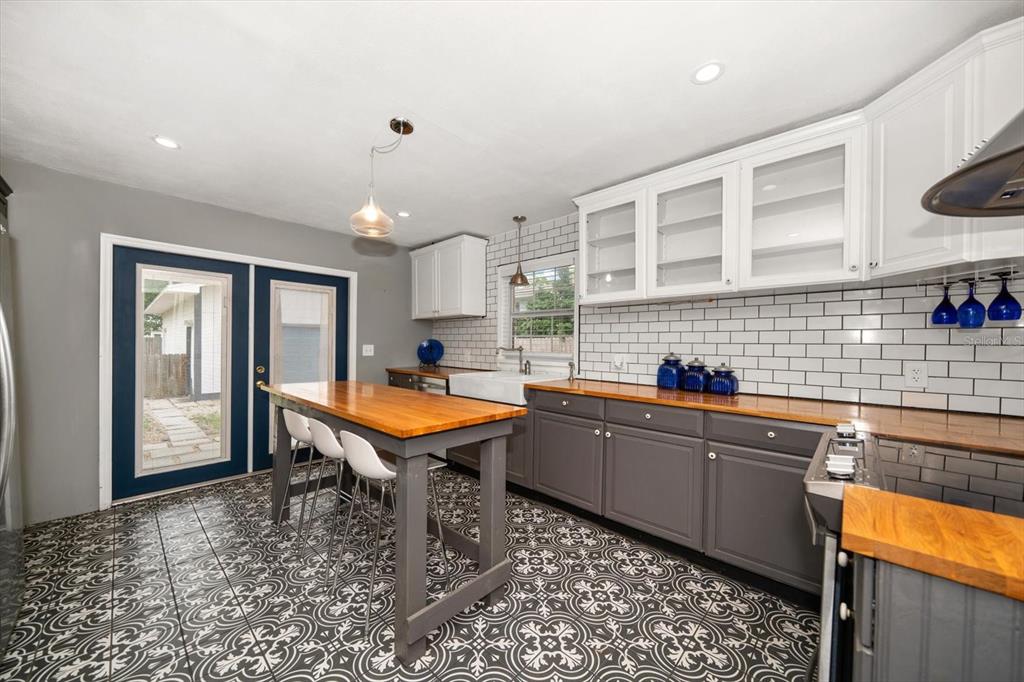 Clearwater, Florida, 33755, United States, 4 Bedrooms Bedrooms, ,3 BathroomsBathrooms,Residential,For Sale,1848993