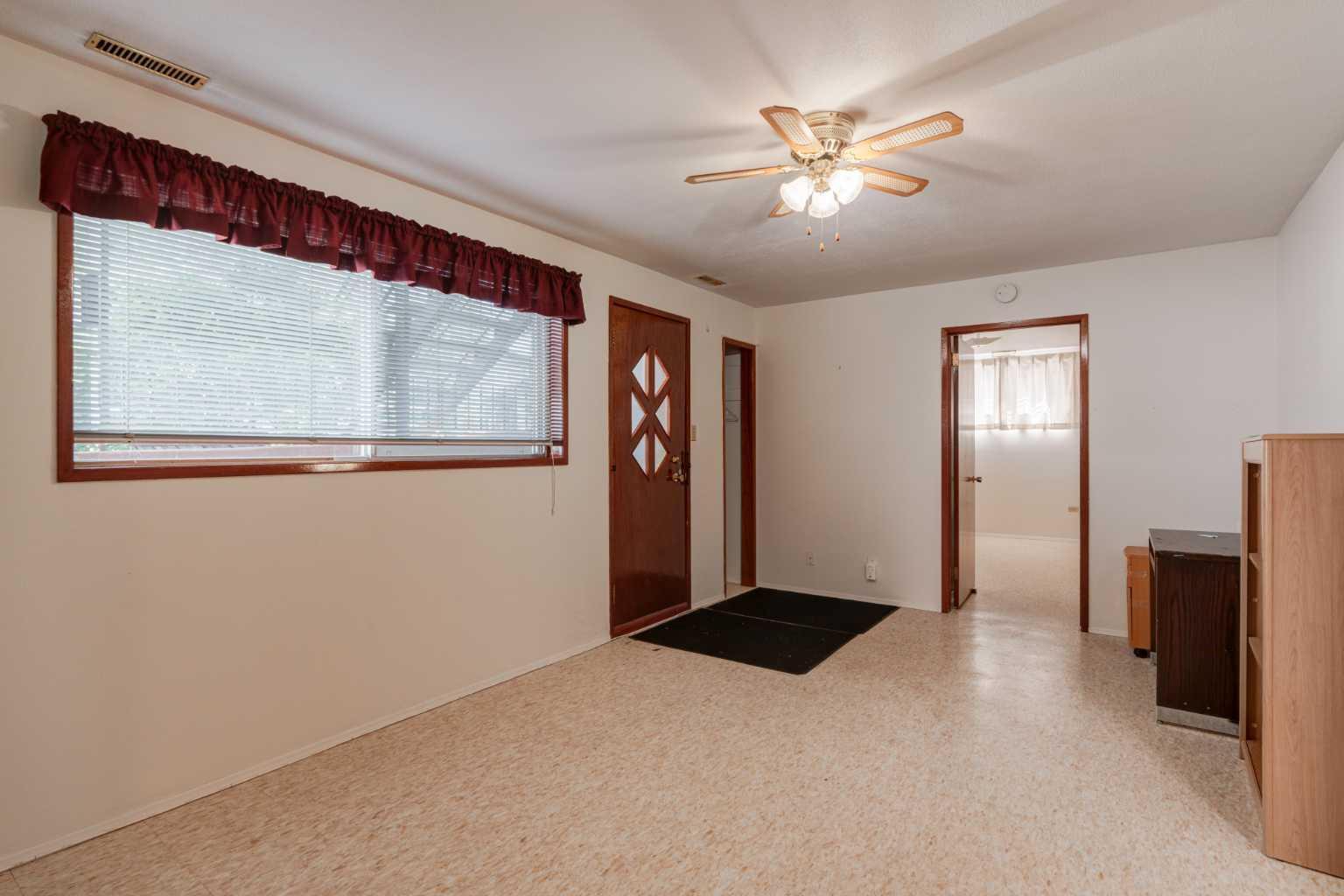 CALGARY, Alberta, T3E 2S7, CA, 3 Bedrooms Bedrooms, ,2 BathroomsBathrooms,Residential,For Sale,1896570