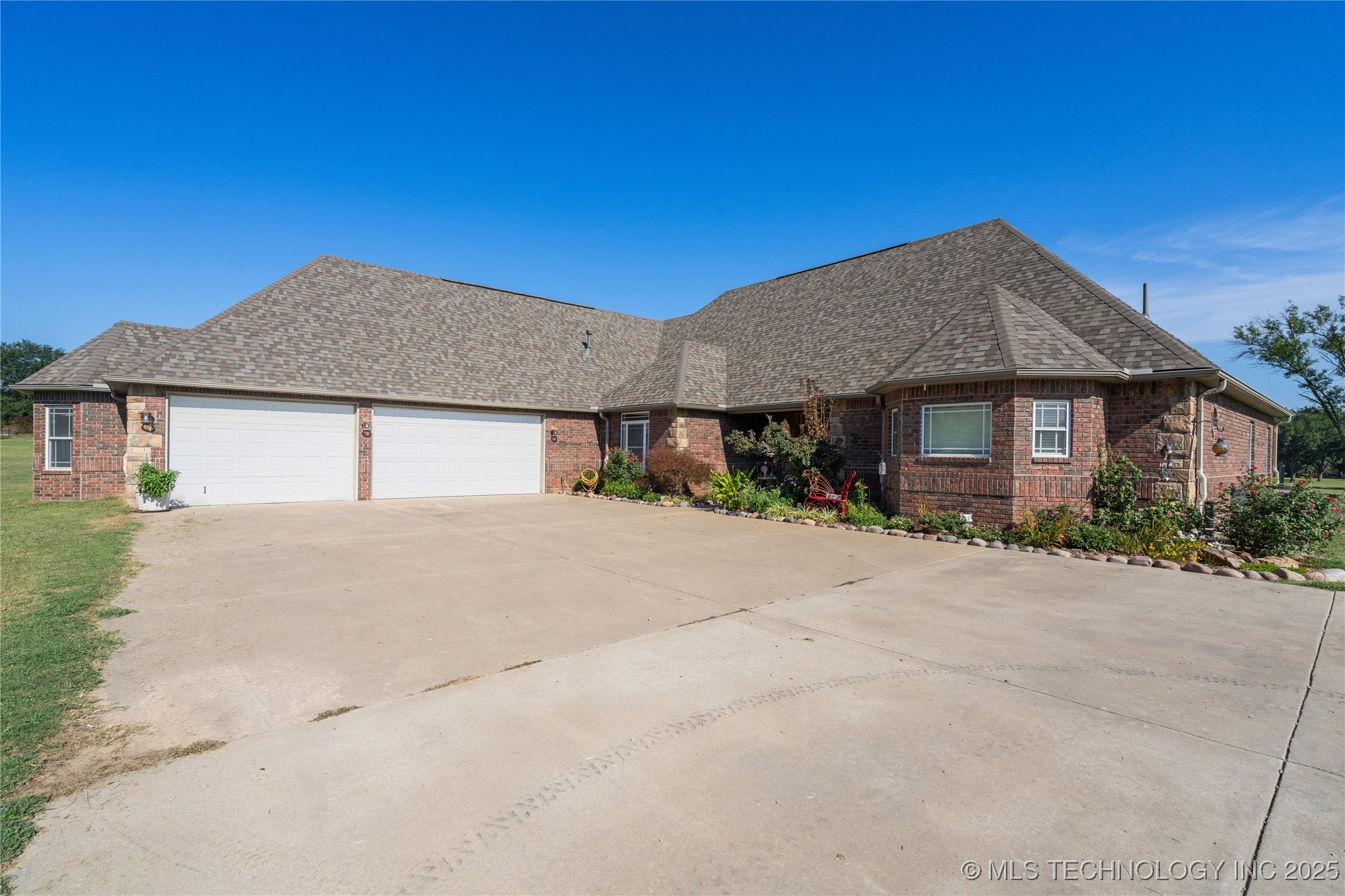 Henryetta, Oklahoma, 74437, United States, 4 Bedrooms Bedrooms, ,4 BathroomsBathrooms,Residential,For Sale,1927120