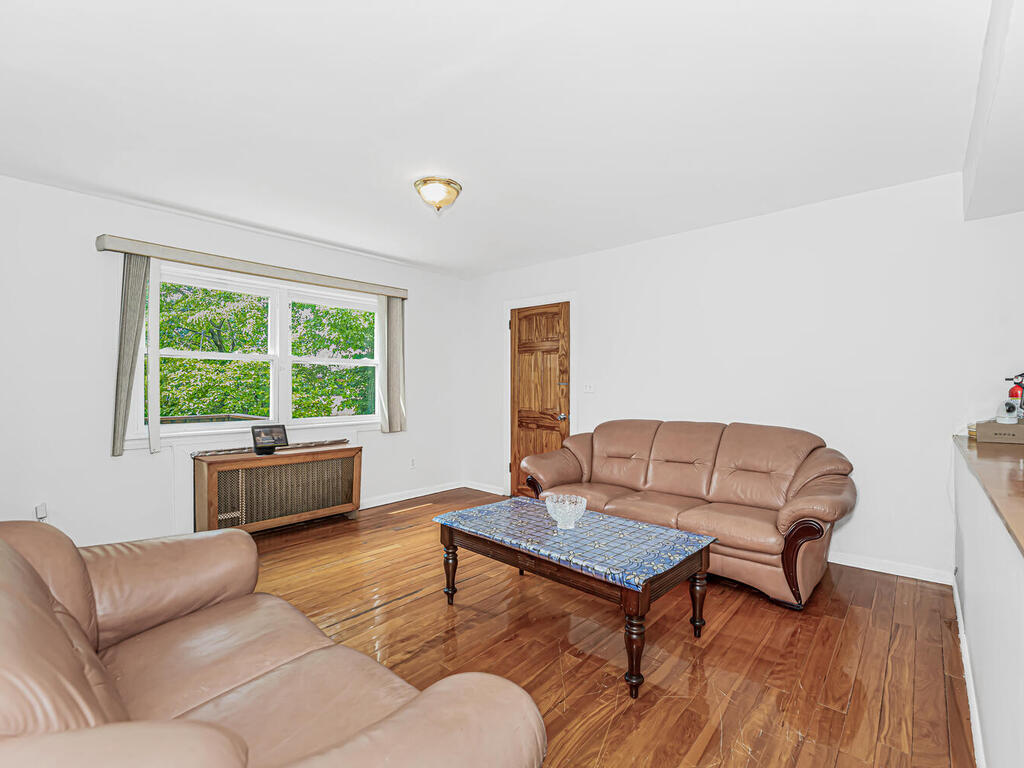 Yonkers, New York, 10710, United States, 5 Bedrooms Bedrooms, ,3 BathroomsBathrooms,Residential,For Sale,1983981