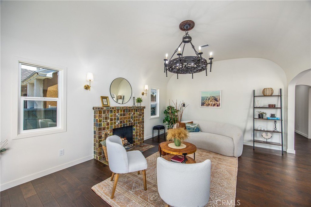 Los Angeles, California, 90043, United States, 3 Bedrooms Bedrooms, ,2 BathroomsBathrooms,Residential,For Sale,1933767