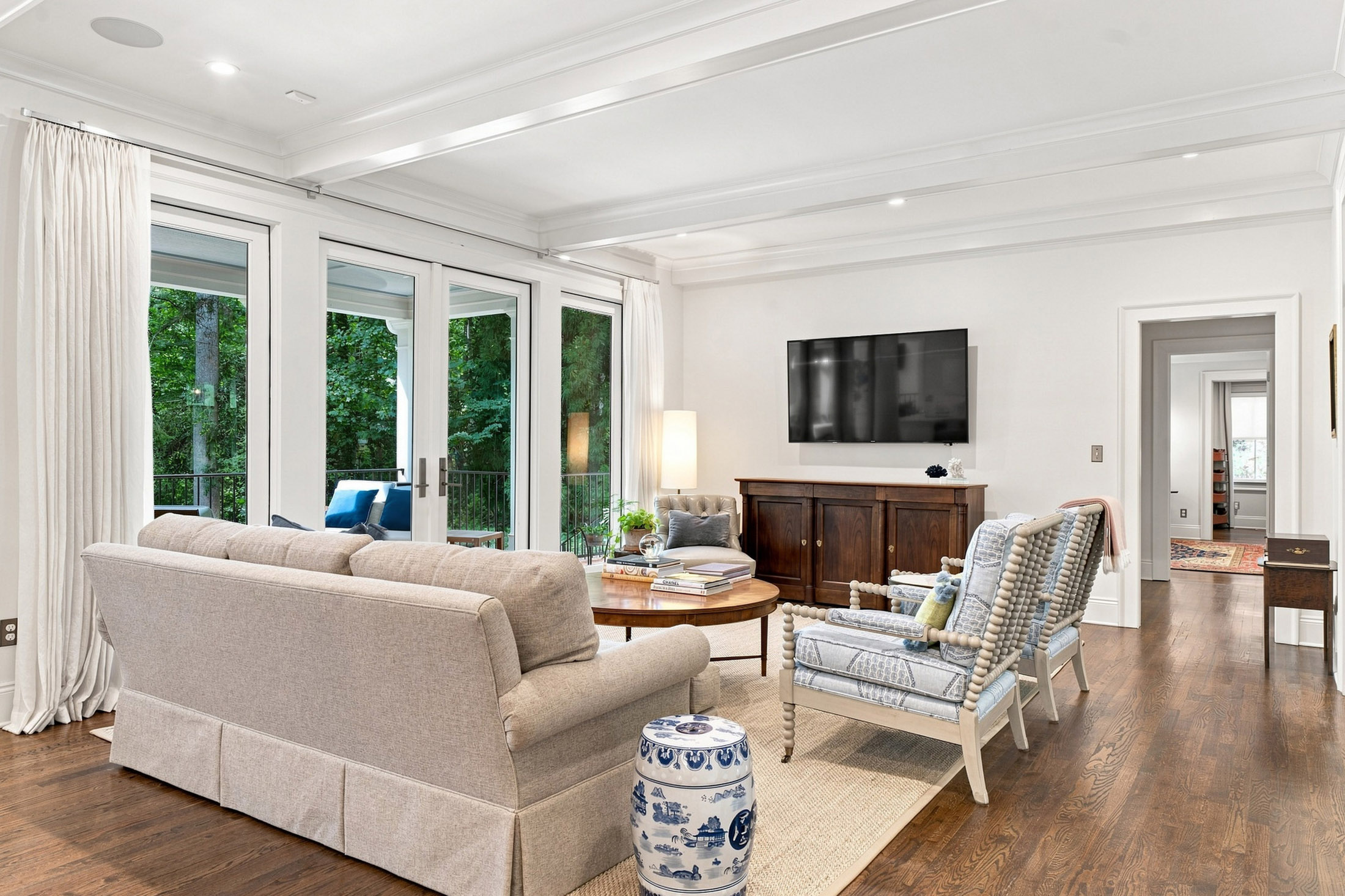  Thoughtfully Designed and Renovated Home in Londonberry Estates - 物件實景