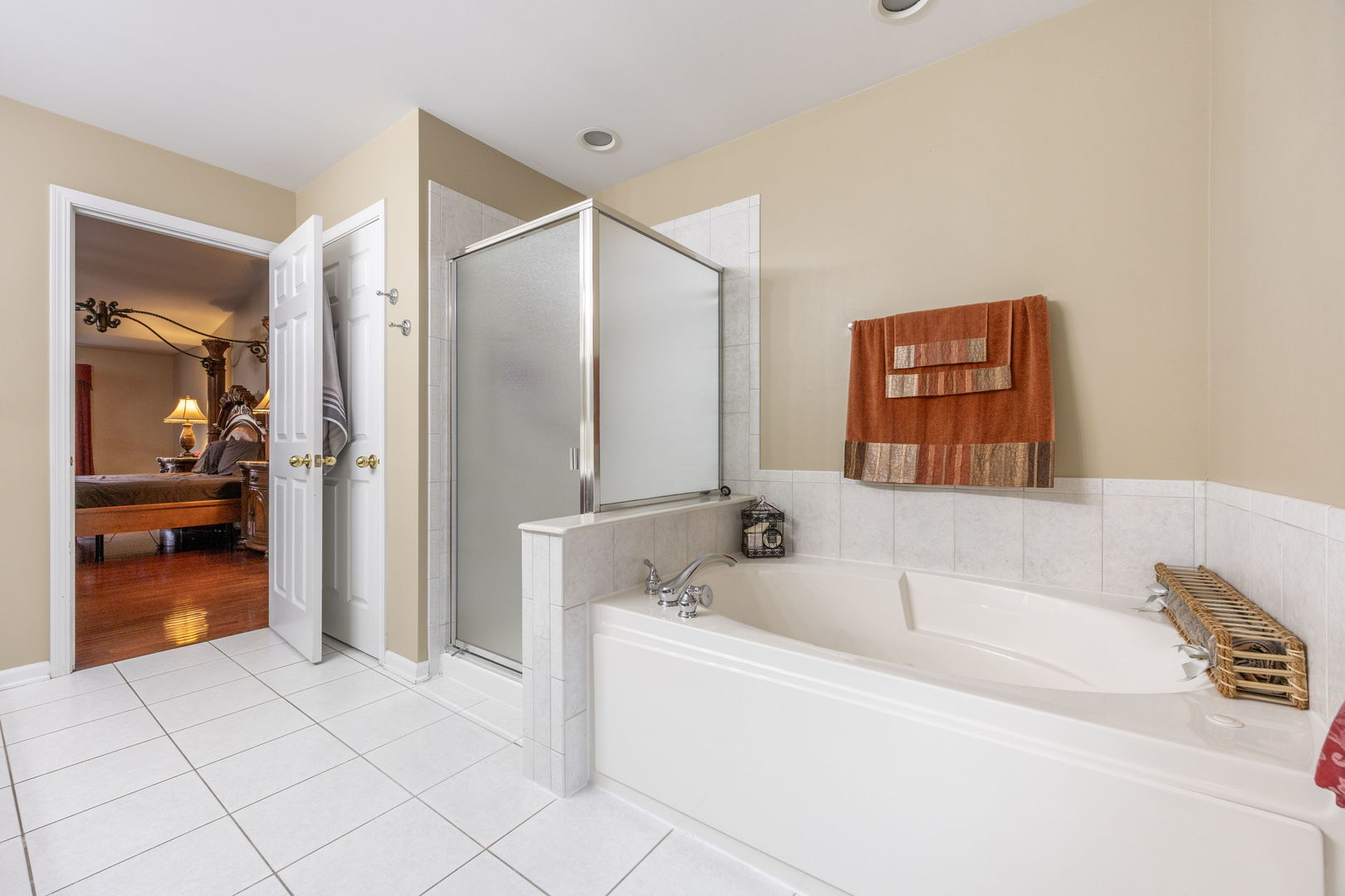 Aurora, Illinois, 60503, United States, 4 Bedrooms Bedrooms, ,4 BathroomsBathrooms,Residential,For Sale,1970243