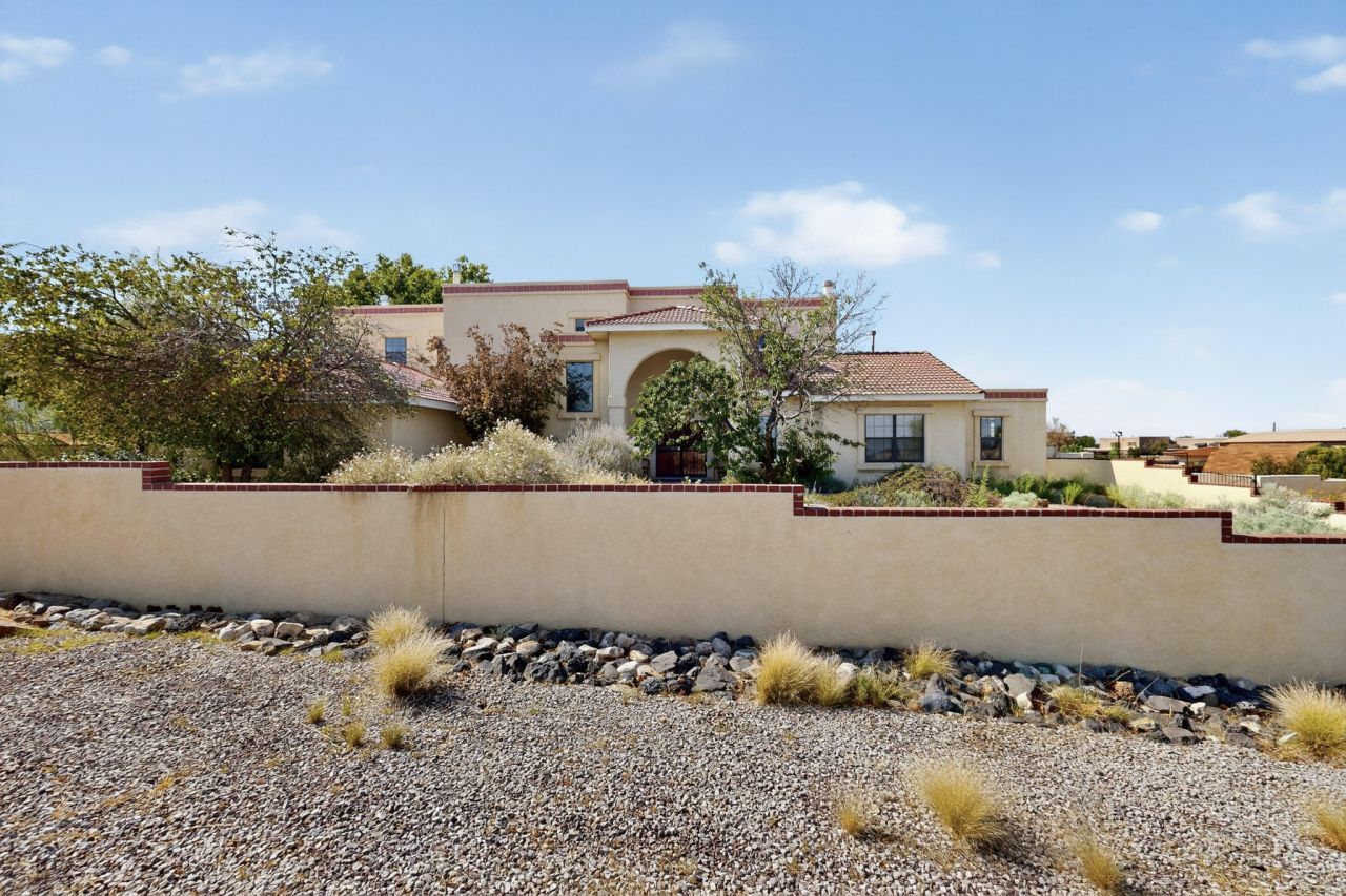 Albuquerque, New Mexico, 87122, United States, 5 Bedrooms Bedrooms, ,5 BathroomsBathrooms,Residential,For Sale,1933221