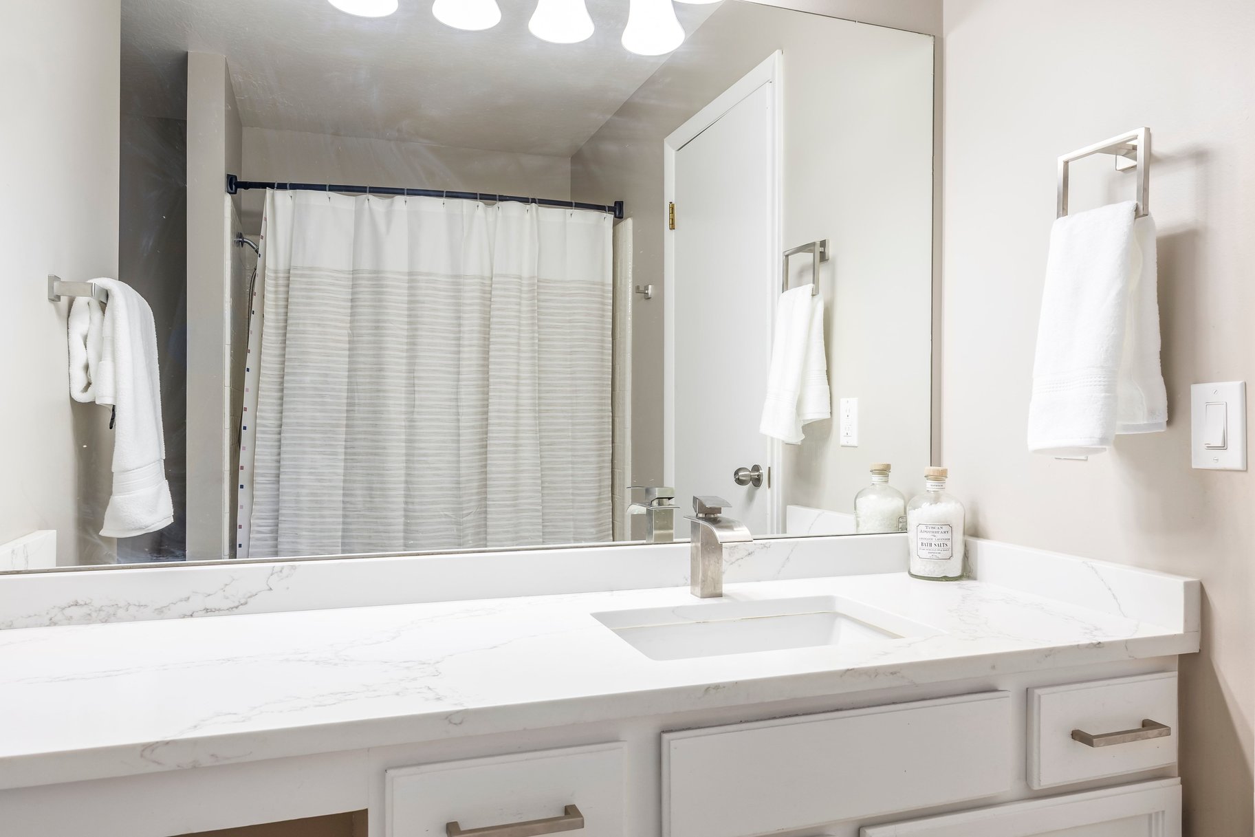  Sandy Gem Near the Canyons with Beautiful Backyard Living - 物件實景