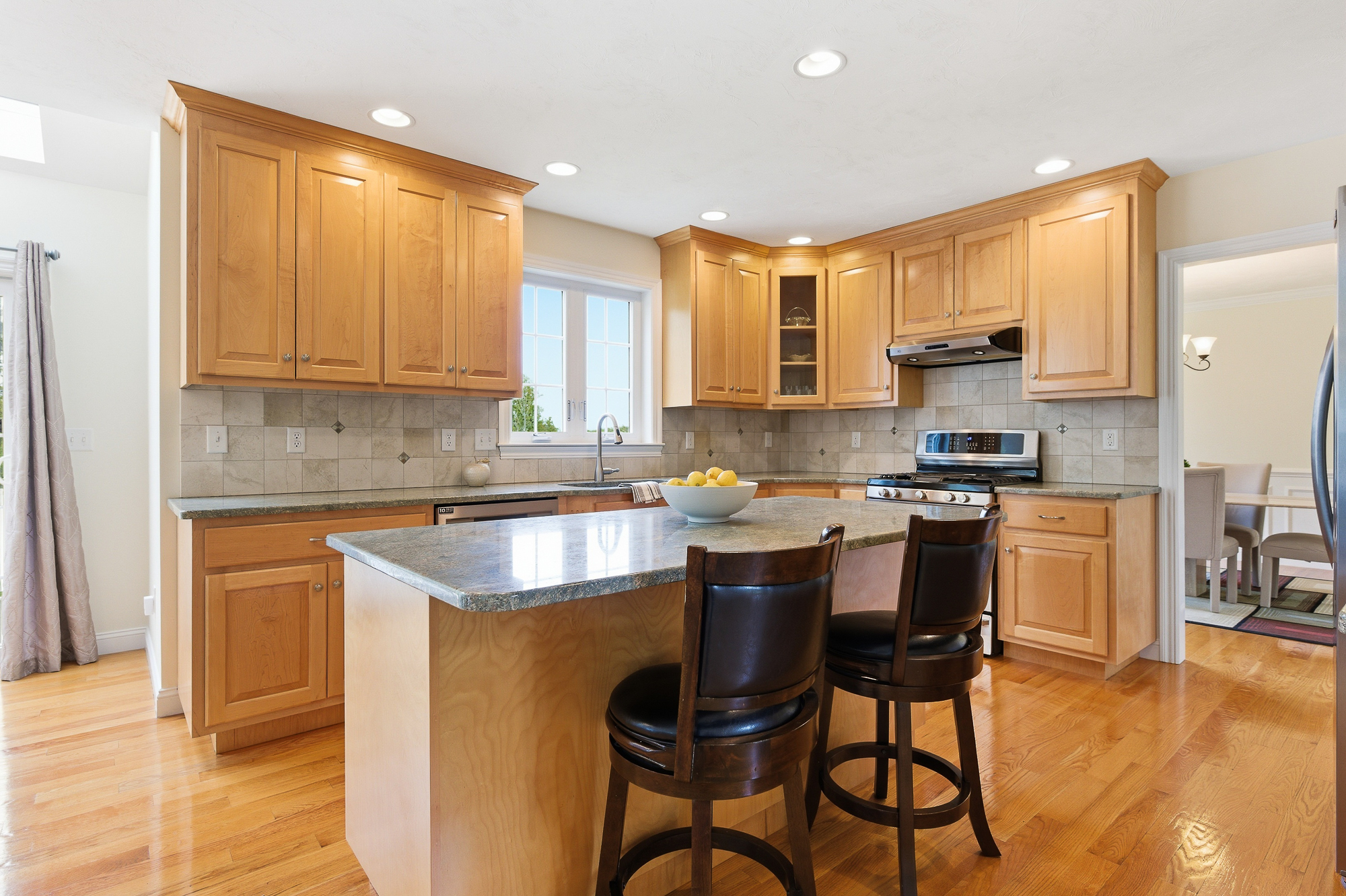 8 Victoria Circle, Shrewsbury, MA 01545 - 物件實景