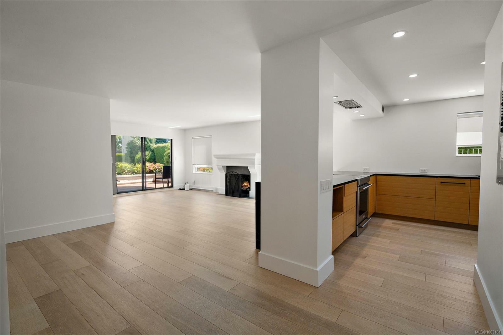 OAK BAY, British Columbia, V8S 2N6, CA, 2 Bedrooms Bedrooms, ,Residential,For Sale,1875191