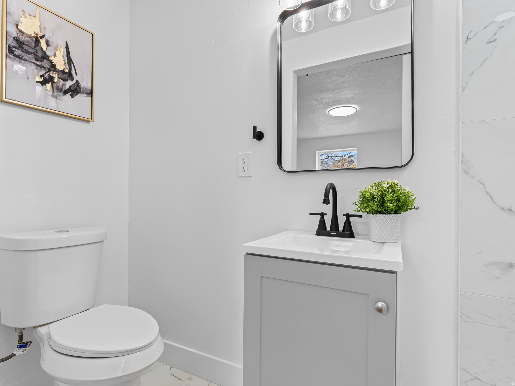 Murray, Utah, 84117, United States, 6 Bedrooms Bedrooms, ,2 BathroomsBathrooms,Residential,For Sale,1989540